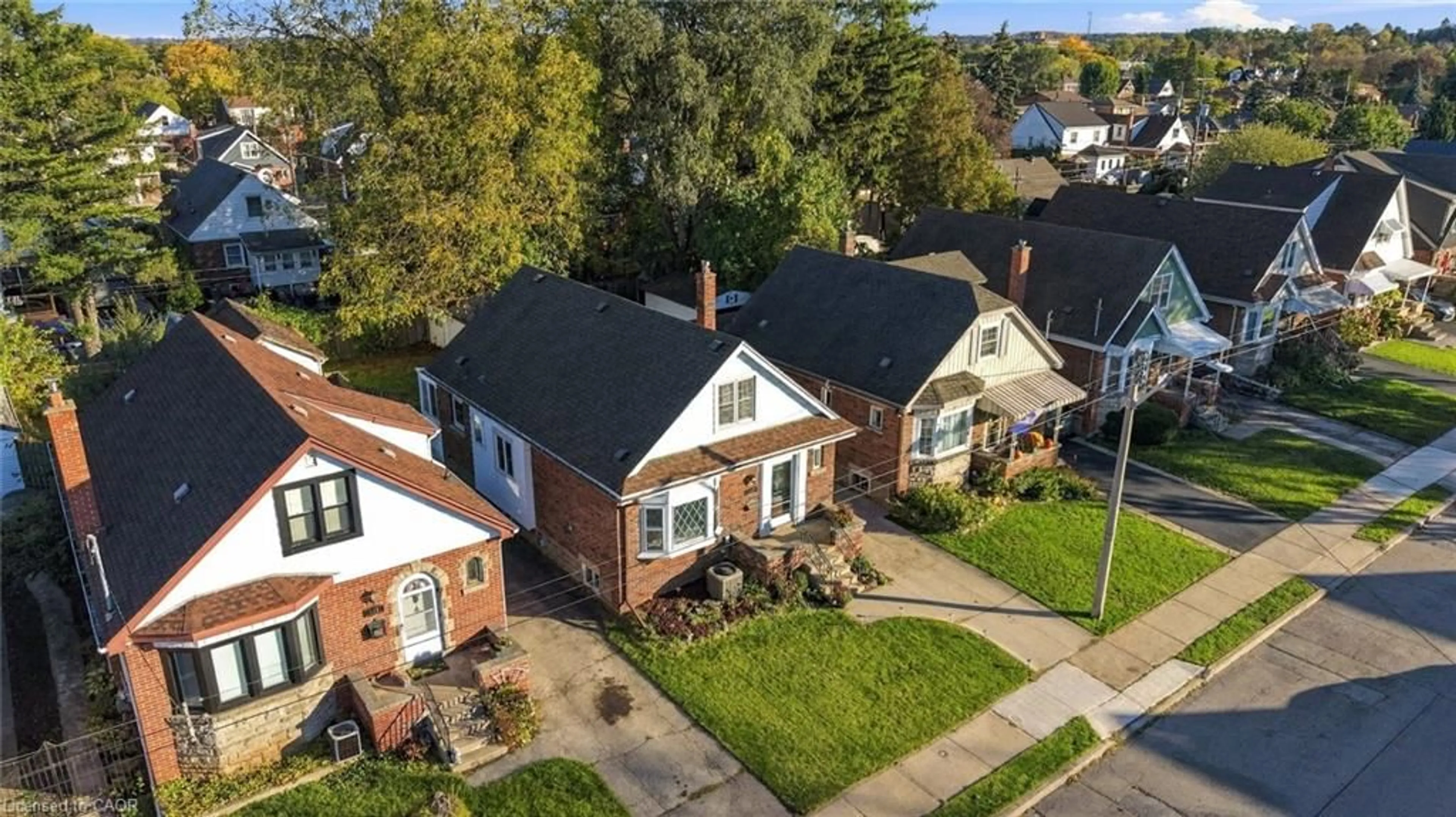 A pic from outside/outdoor area/front of a property/back of a property/a pic from drone, street for 143 Huxley Ave, Hamilton Ontario L8K 2P9