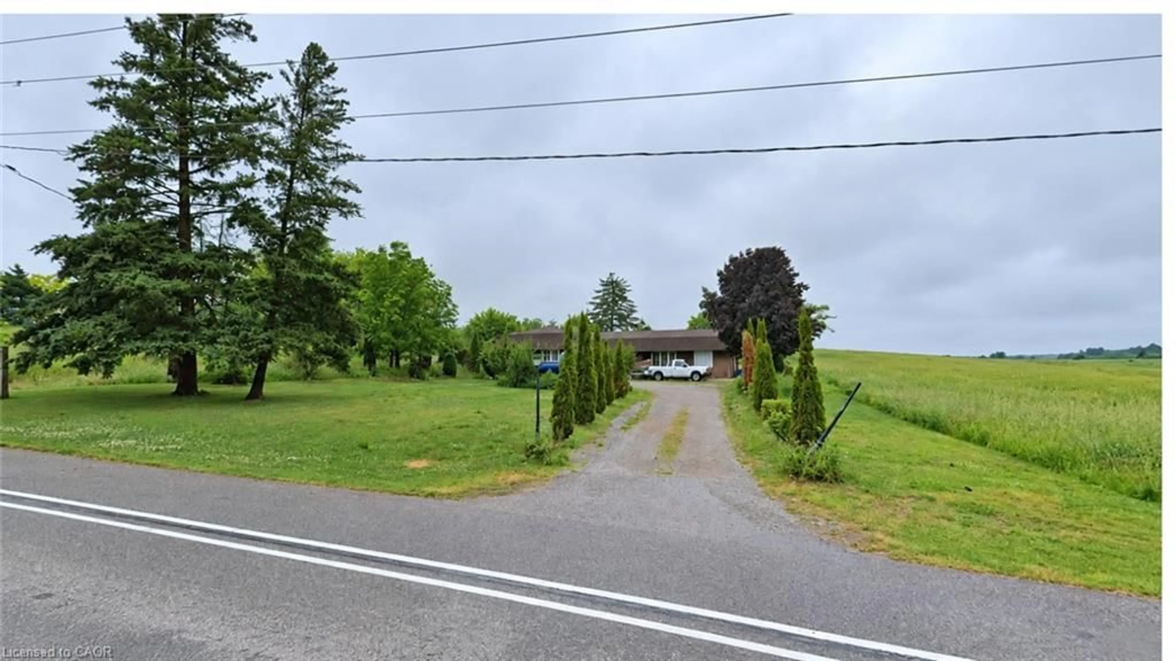 A pic from outside/outdoor area/front of a property/back of a property/a pic from drone, street for 1580 Beaverdale Rd, Cambridge Ontario N3C 2V3