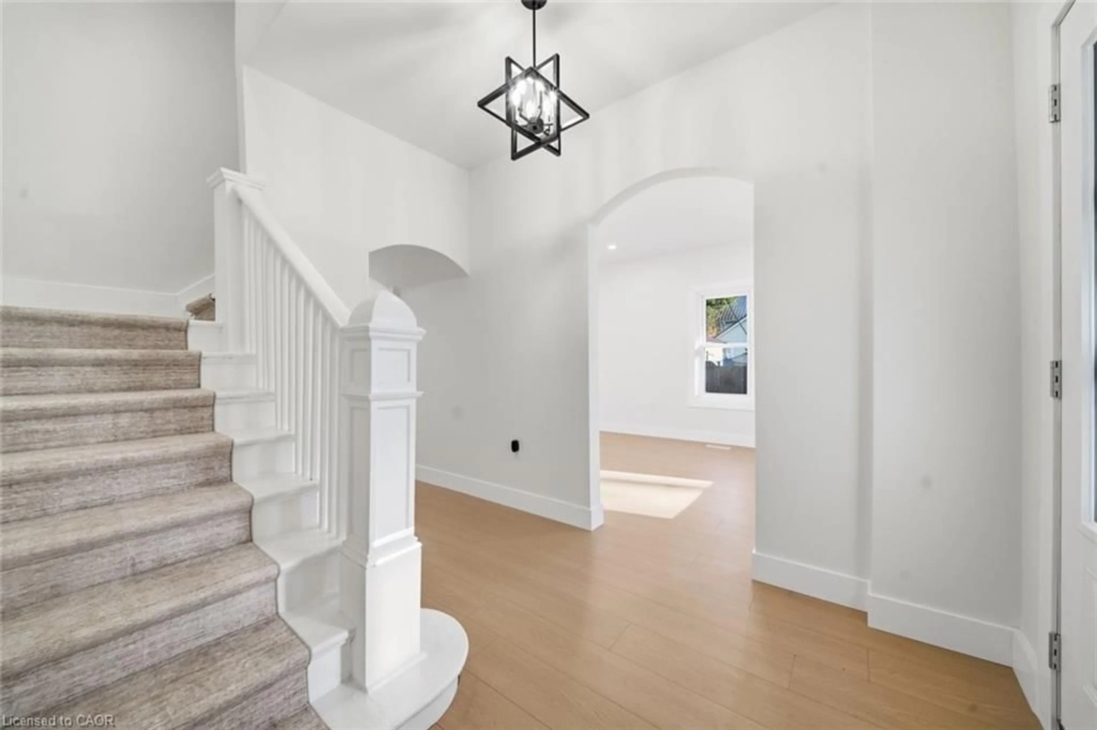 Indoor entryway for 217 Queen St, Simcoe Ontario N3Y 3Y8