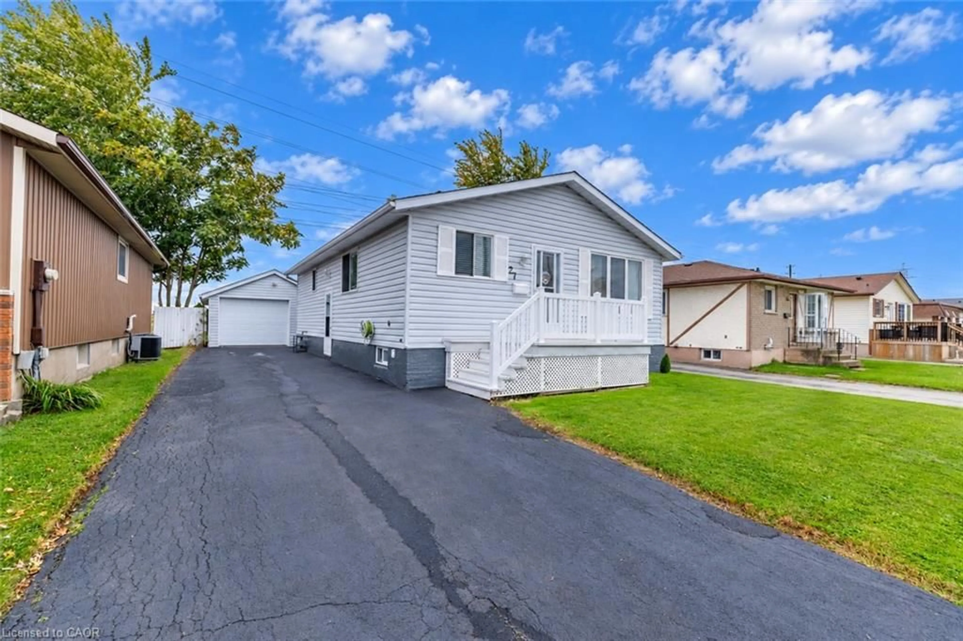 Home with vinyl exterior material, street for 27 Chantal Crt, Welland Ontario L3B 5V3
