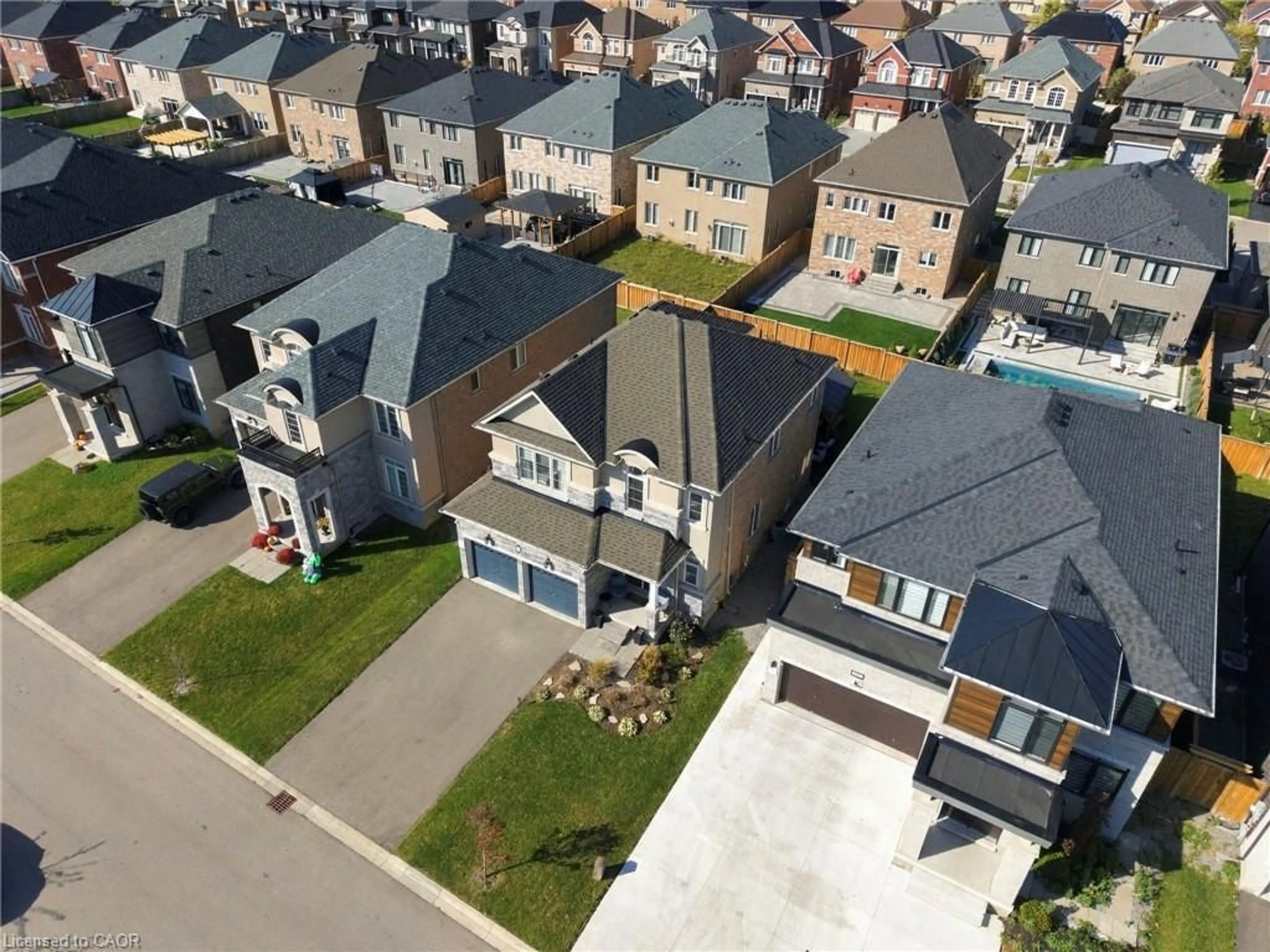 A pic from outside/outdoor area/front of a property/back of a property/a pic from drone, street for 193 Whittington Dr, Ancaster Ontario L9K 0H6