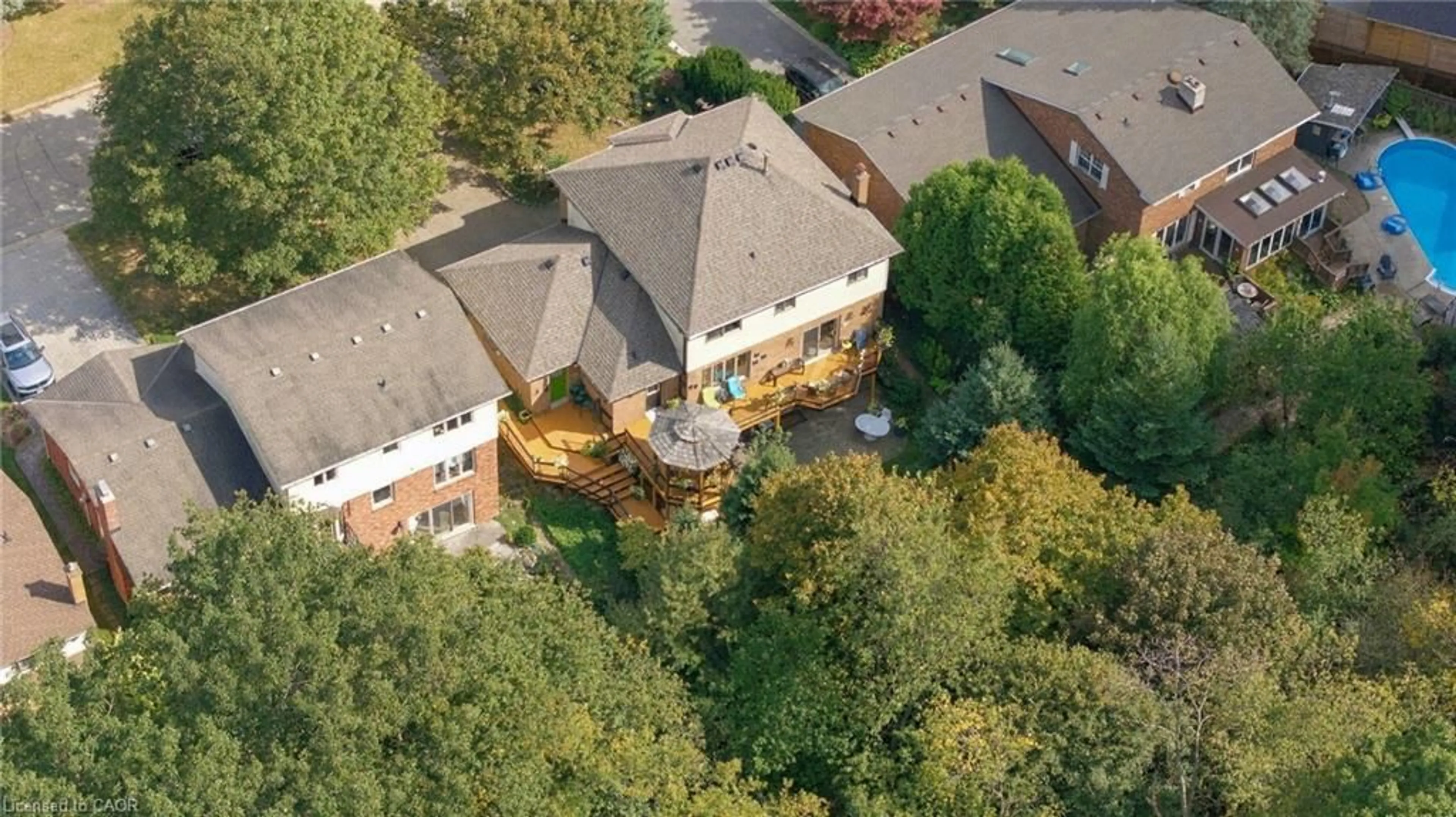 A pic from outside/outdoor area/front of a property/back of a property/a pic from drone, unknown for 188 Hostein Dr, Ancaster Ontario L9G 3W5