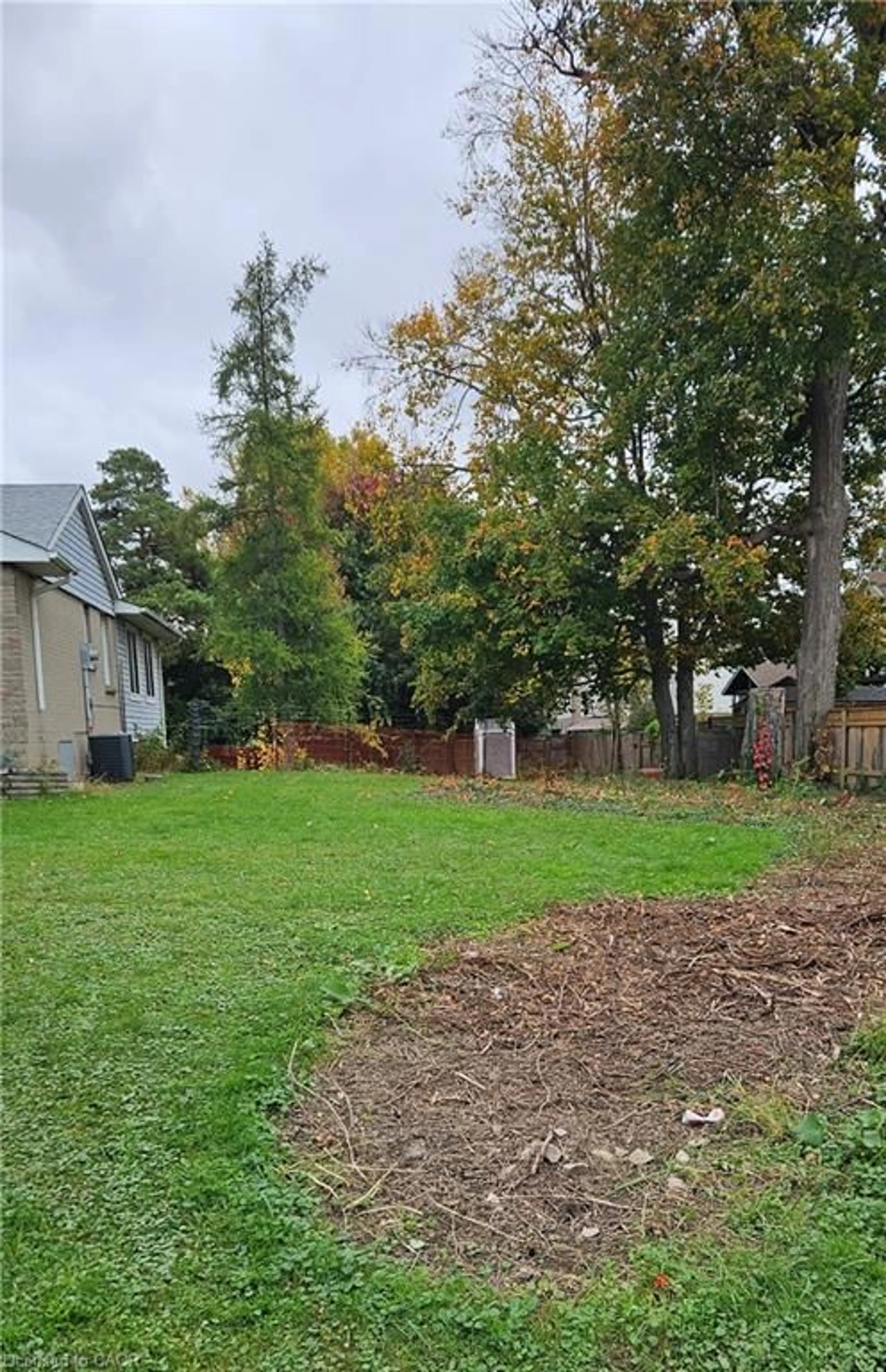 A pic from outside/outdoor area/front of a property/back of a property/a pic from drone, street for 223 Eleanor Ave, Hamilton Ontario L8W 1C7