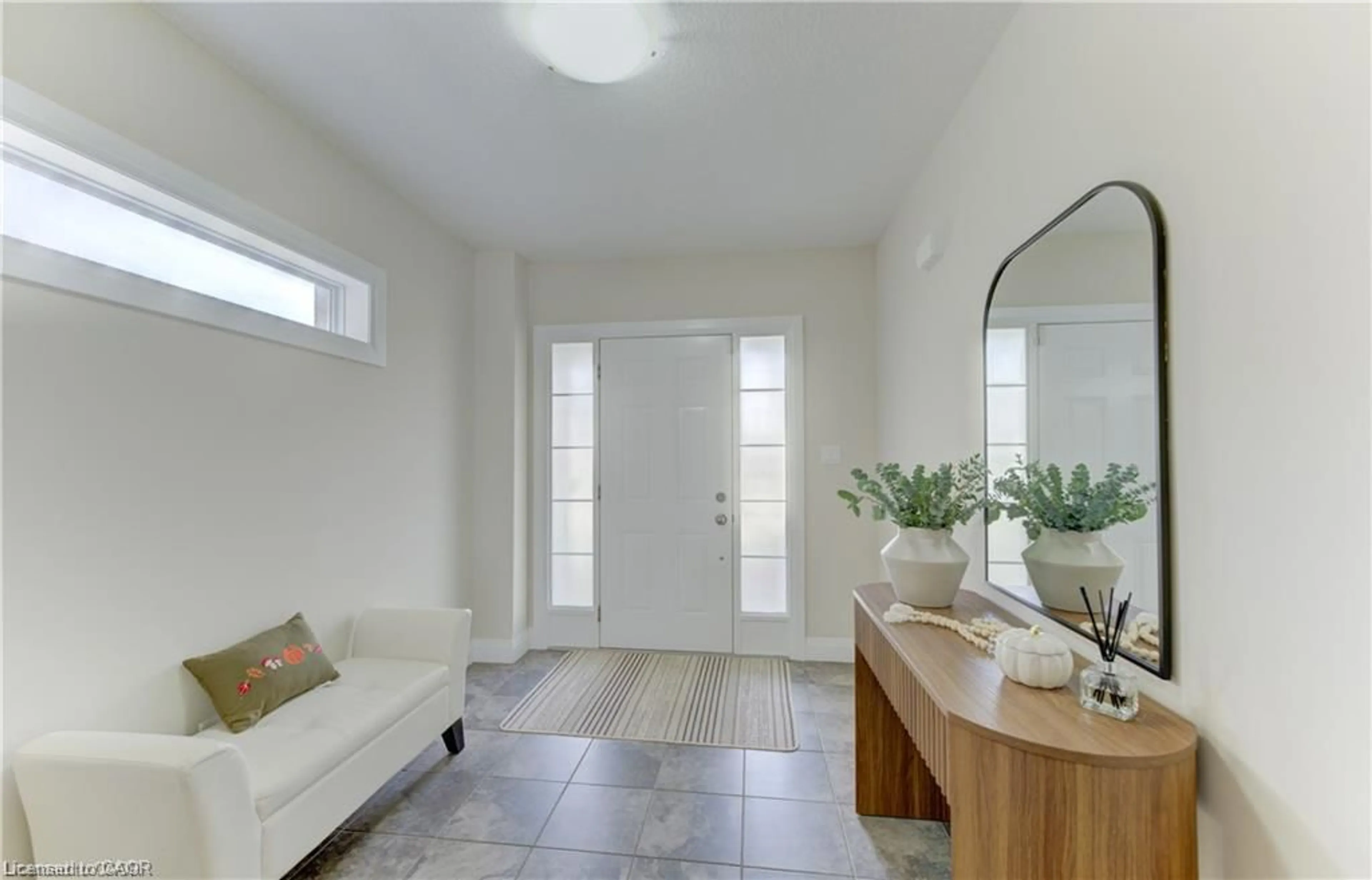 Indoor entryway for 519 Gristmill St, Waterloo Ontario N2K 0C9