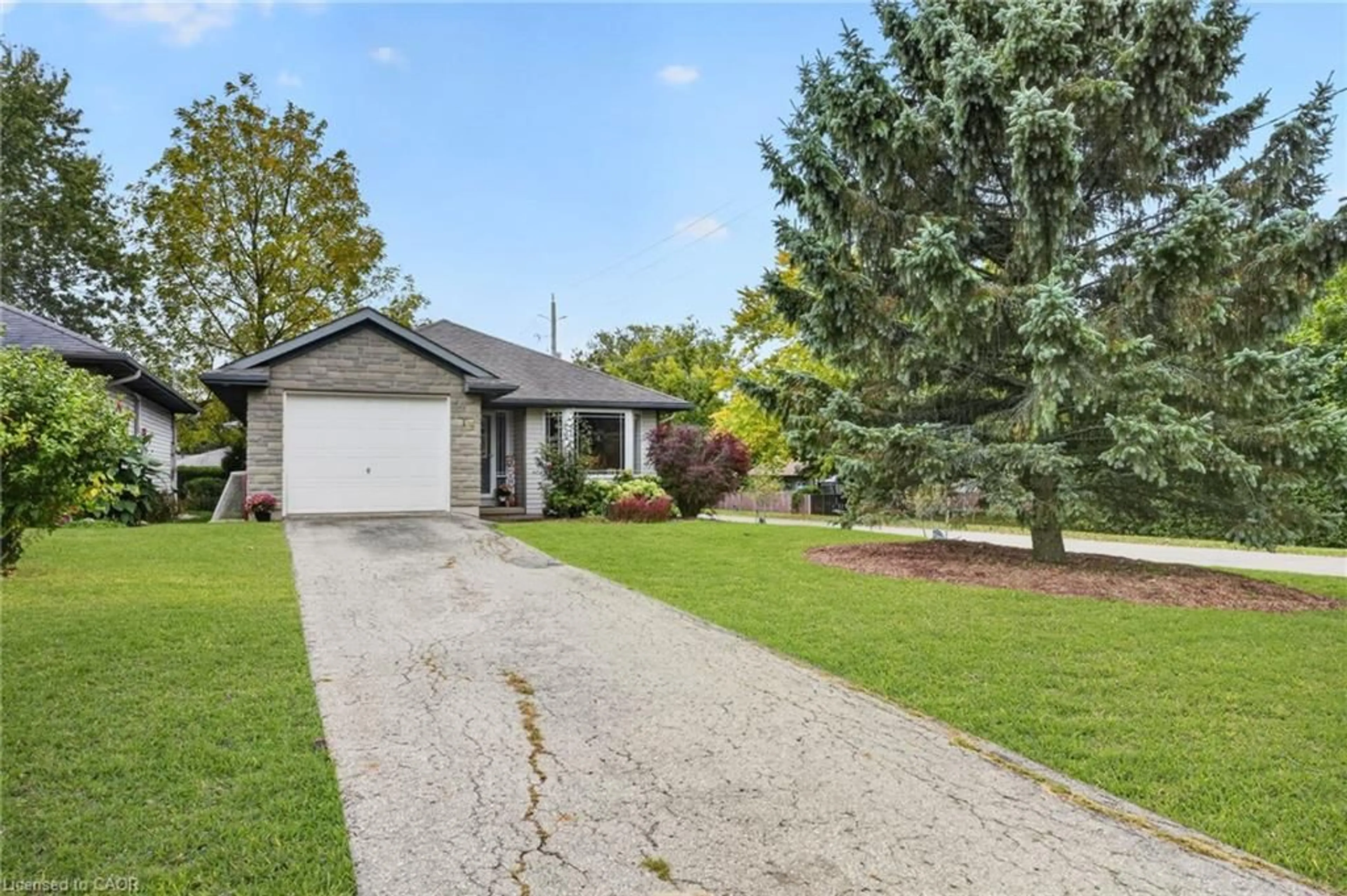 A pic from outside/outdoor area/front of a property/back of a property/a pic from drone, street for 13 Barton St, Cayuga Ontario N0A 1E0