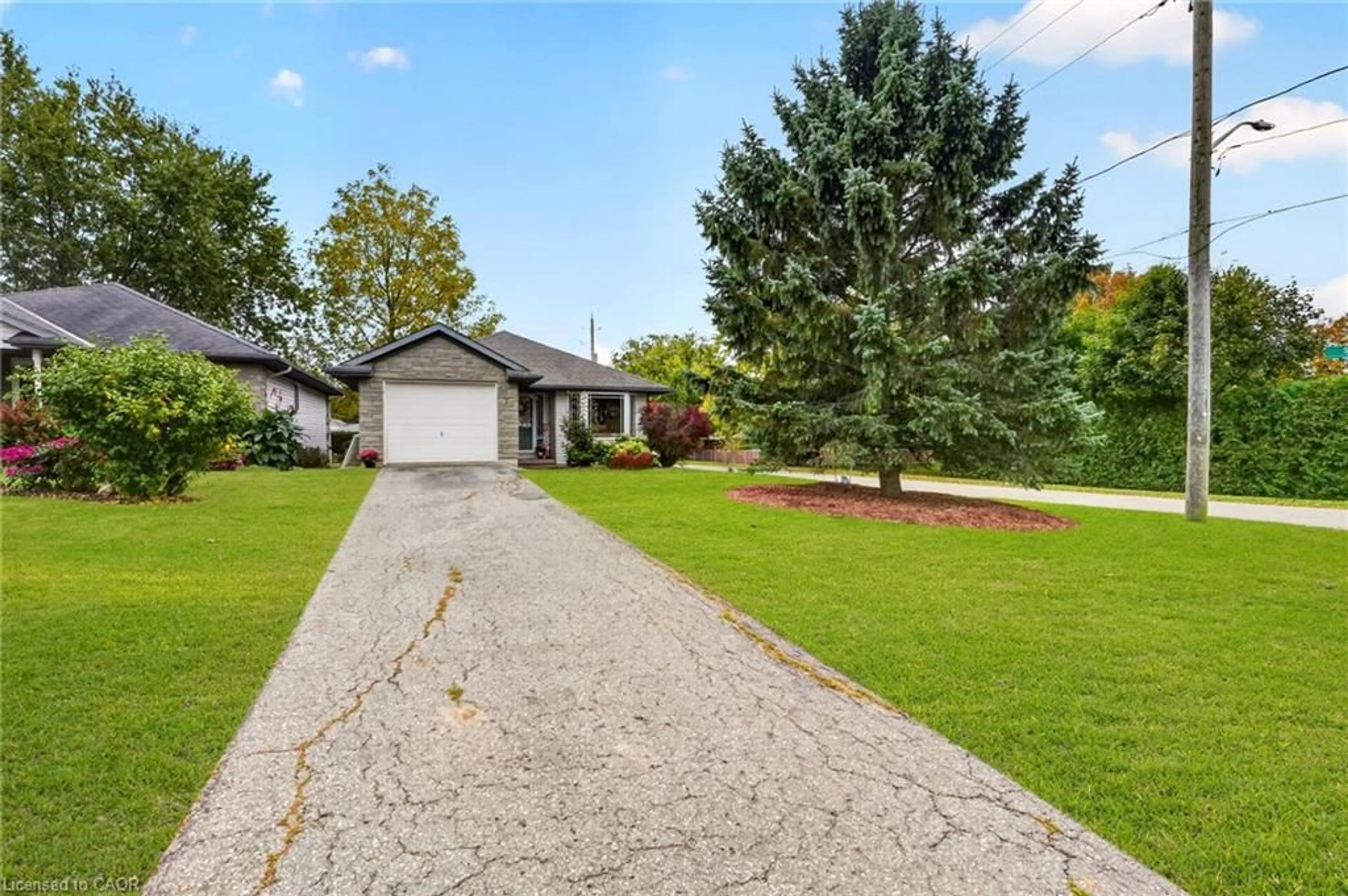 A pic from outside/outdoor area/front of a property/back of a property/a pic from drone, street for 13 Barton St, Cayuga Ontario N0A 1E0