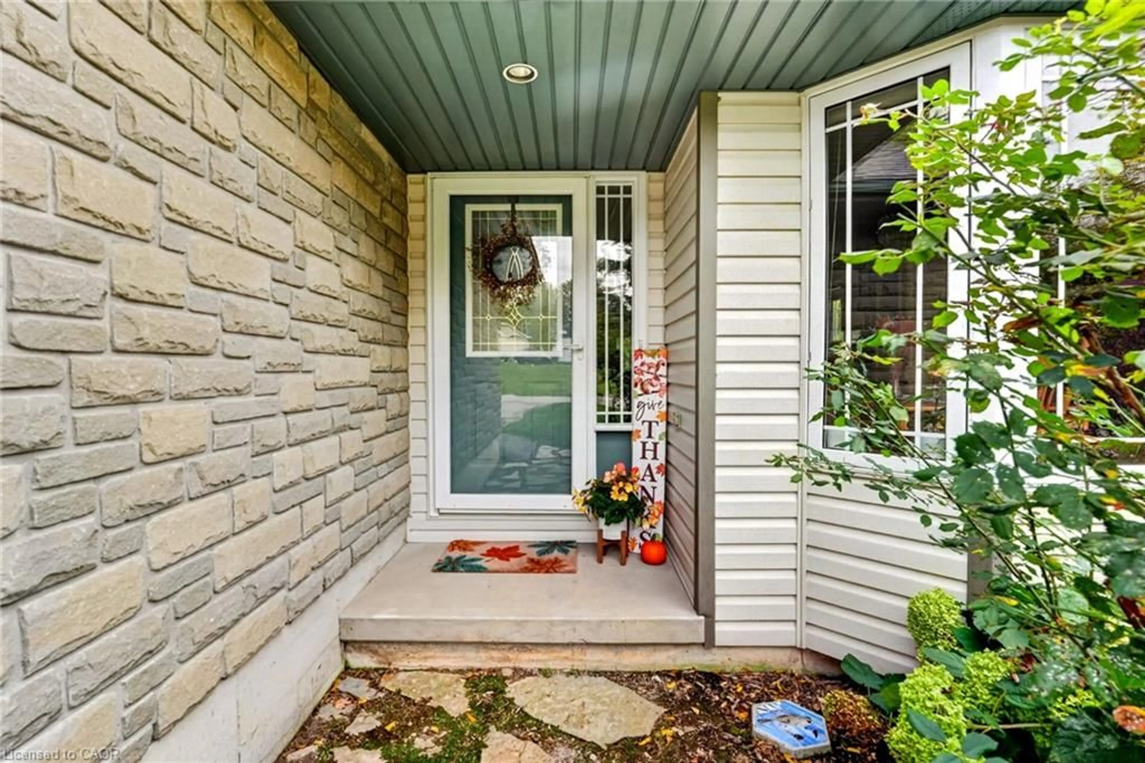 Indoor entryway for 13 Barton St, Cayuga Ontario N0A 1E0