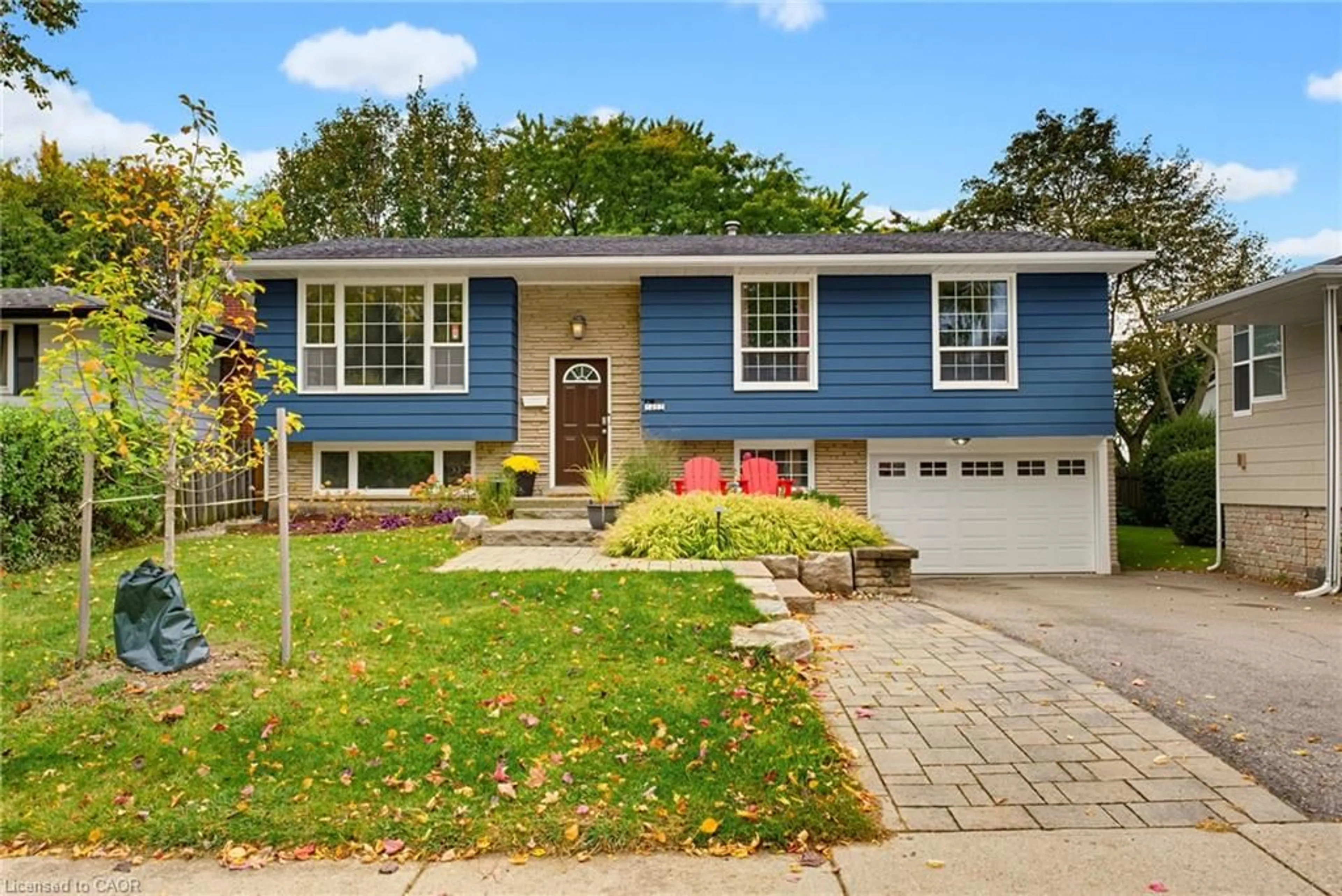 Home with vinyl exterior material, street for 1452 Jefferson Rd, Burlington Ontario L7P 2C6