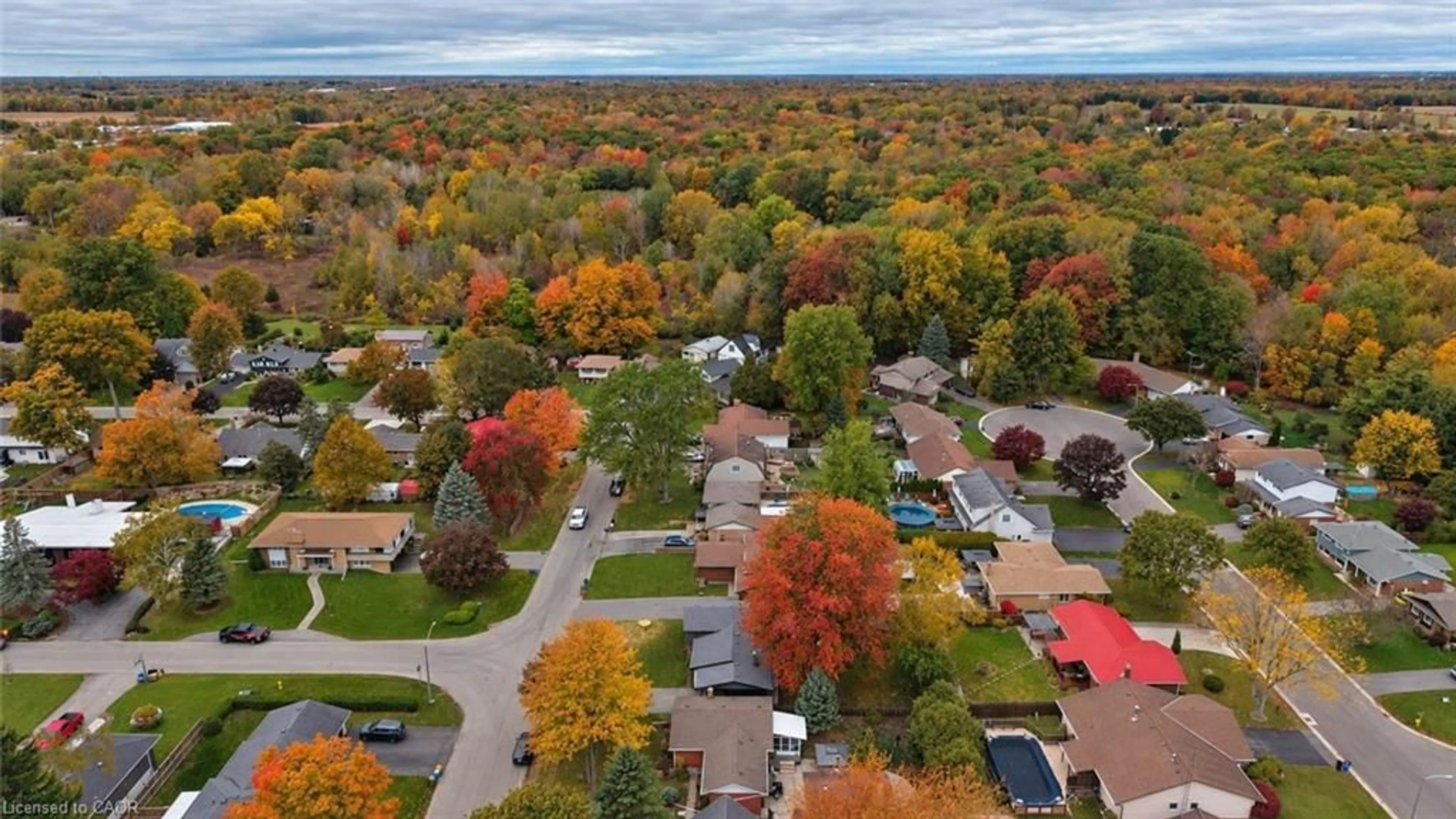 A pic from outside/outdoor area/front of a property/back of a property/a pic from drone, unknown for 301 Brookfield Blvd, Dunnville Ontario N1A 1A7