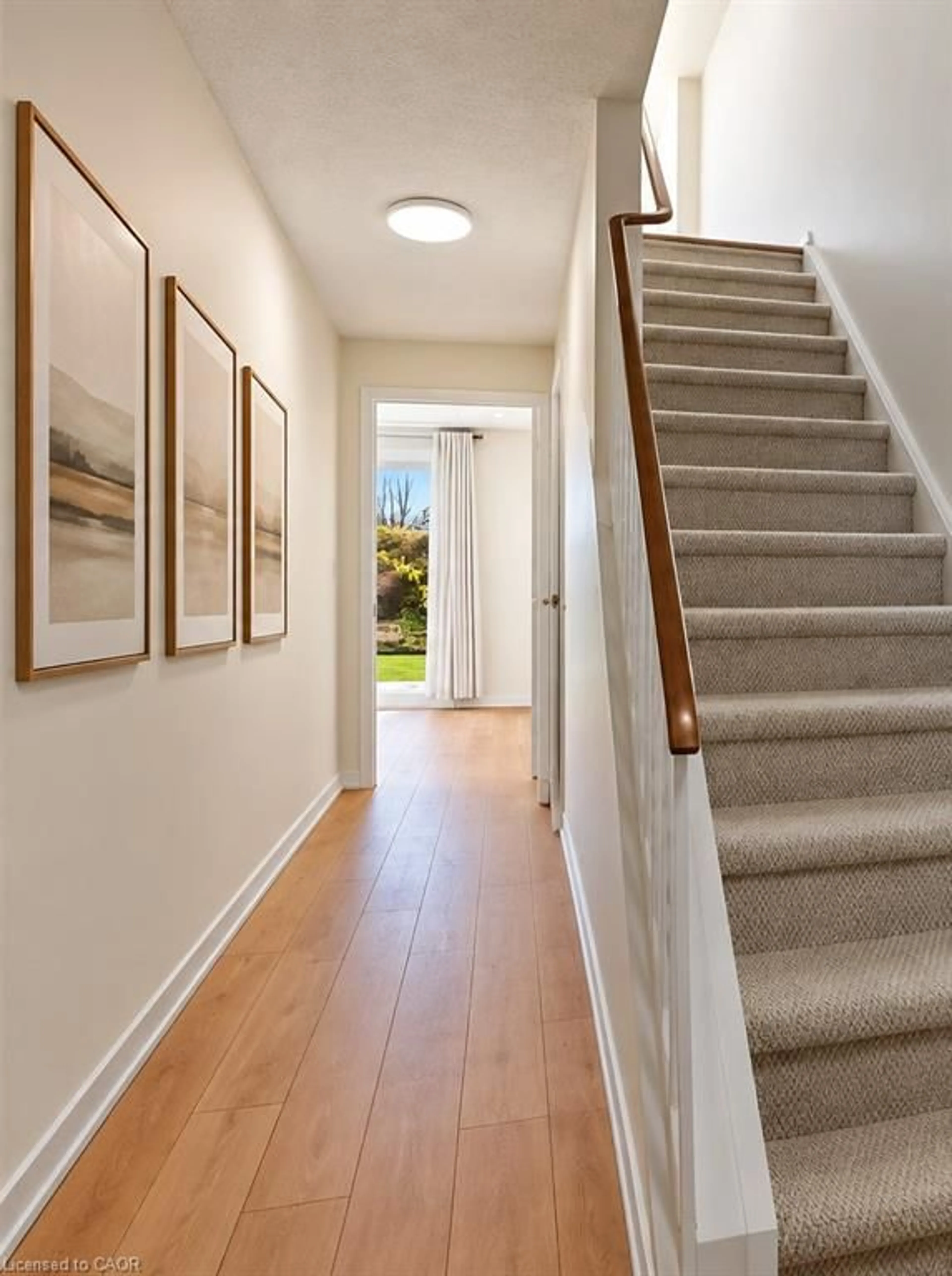 Indoor entryway for 1455 Garth St #7, Hamilton Ontario L9B 1T4