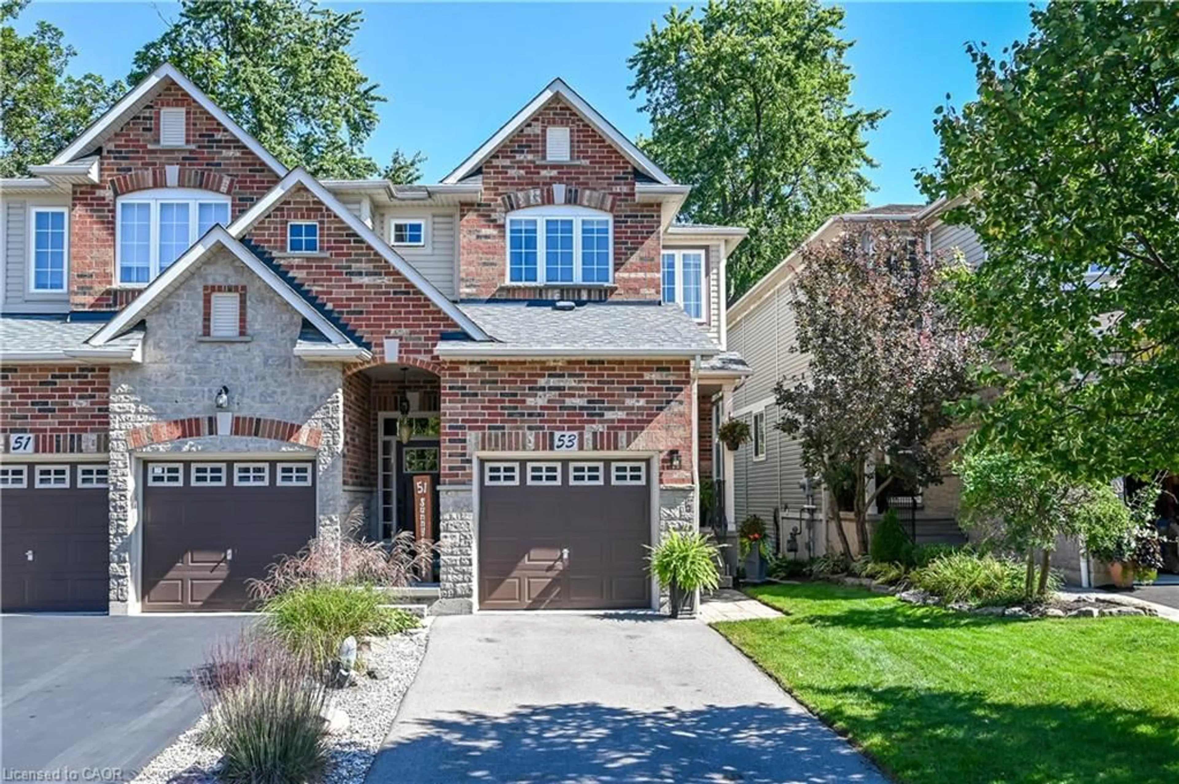 Home with brick exterior material, street for 53 Sunnycroft Crt, Waterdown Ontario L0R 2H4