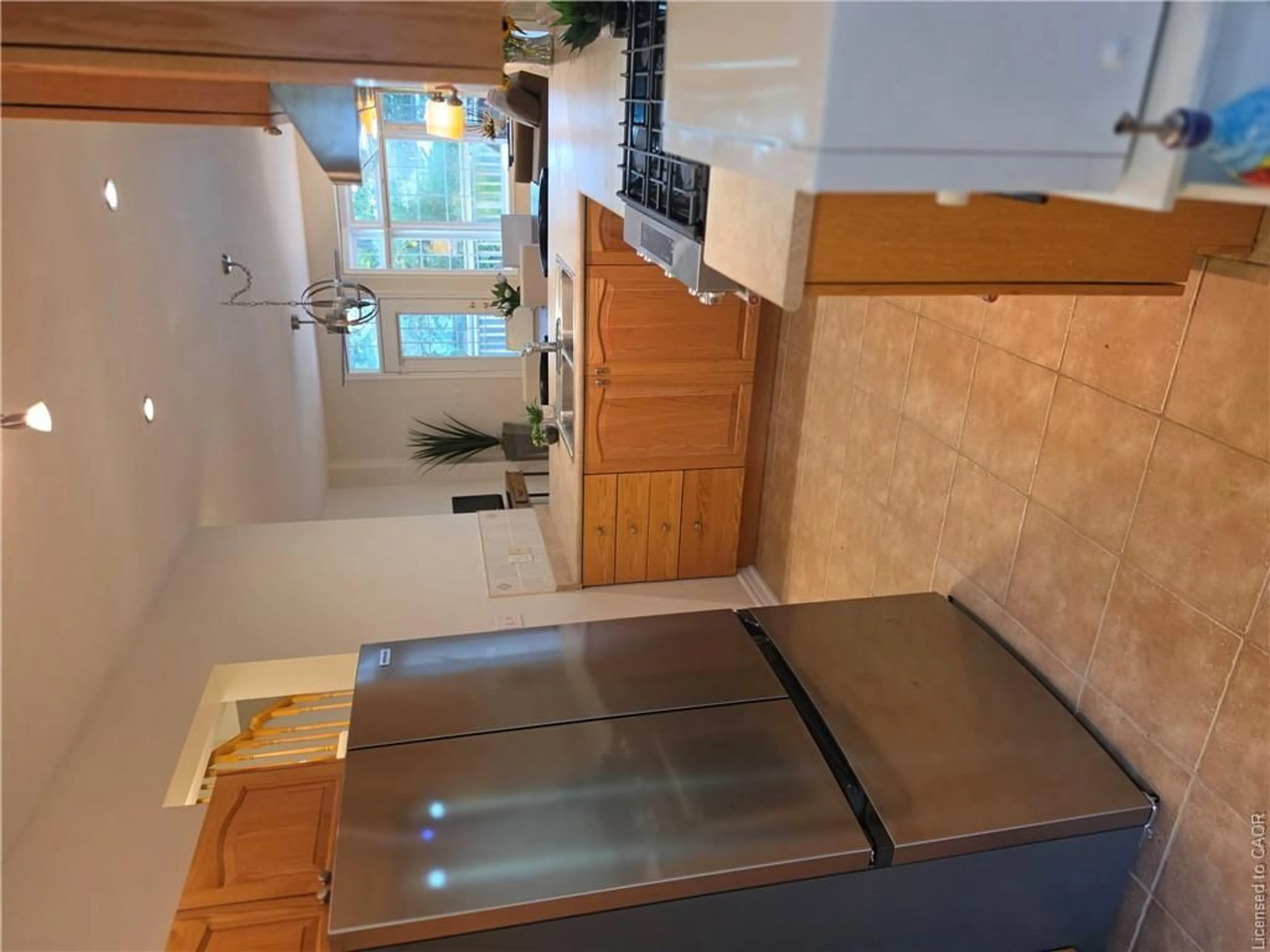 Standard kitchen, unknown for 53 Sunnycroft Crt, Waterdown Ontario L0R 2H4