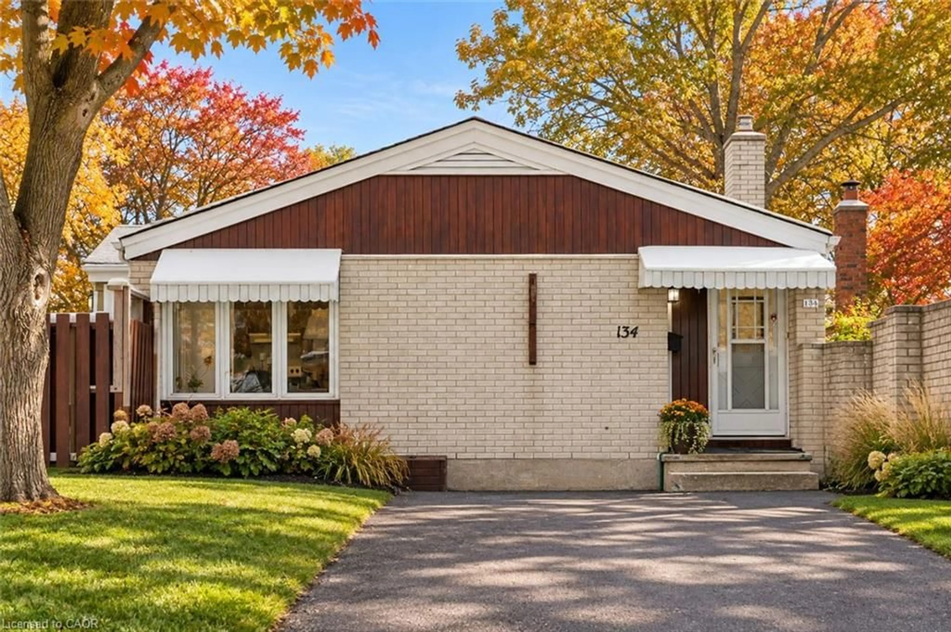 Home with brick exterior material, street for 134 Pepperwood Cres, Kitchener Ontario N2A 2R3