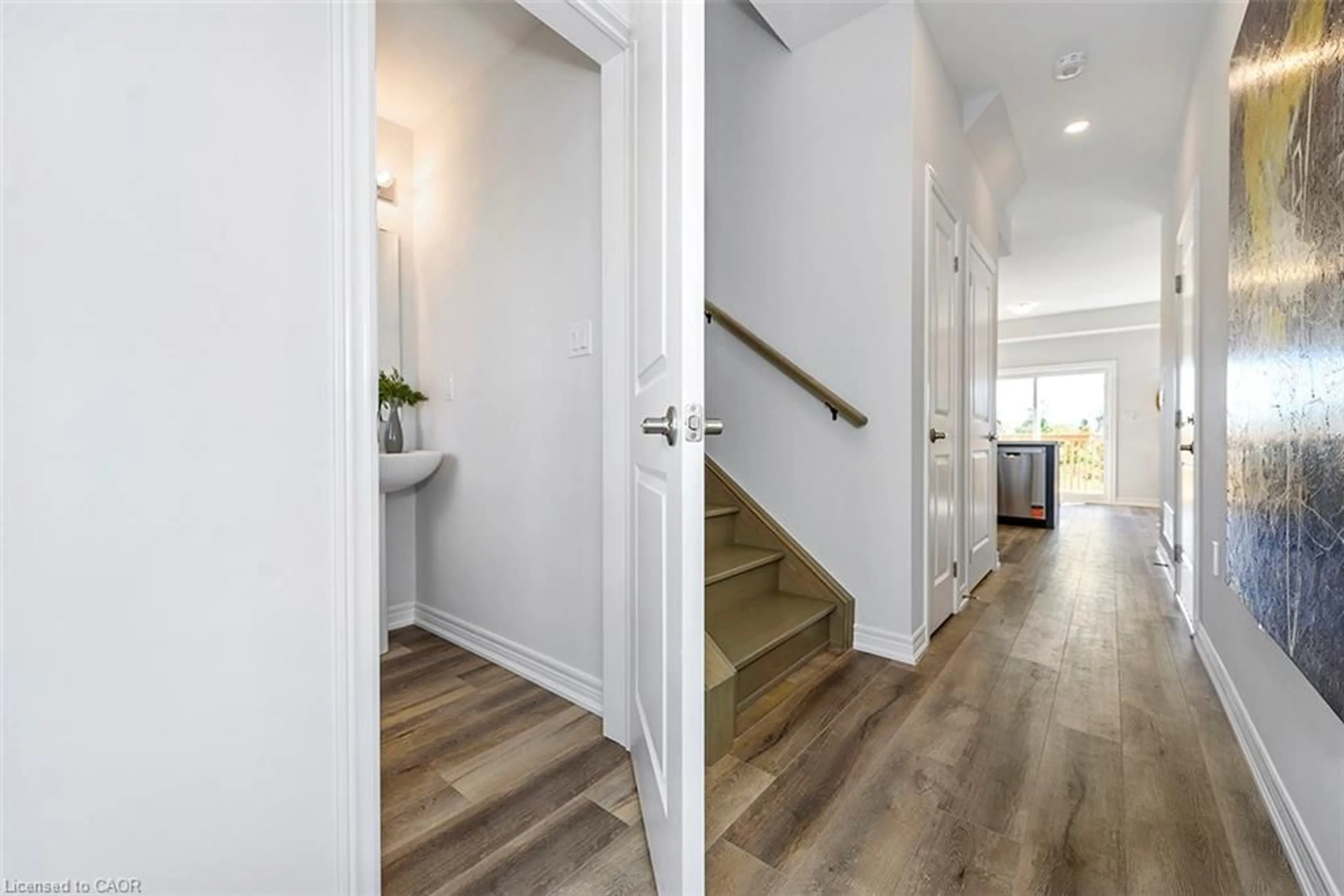 Indoor entryway for 205 Thames Way ##14, Mount Hope Ontario L0R 1W0
