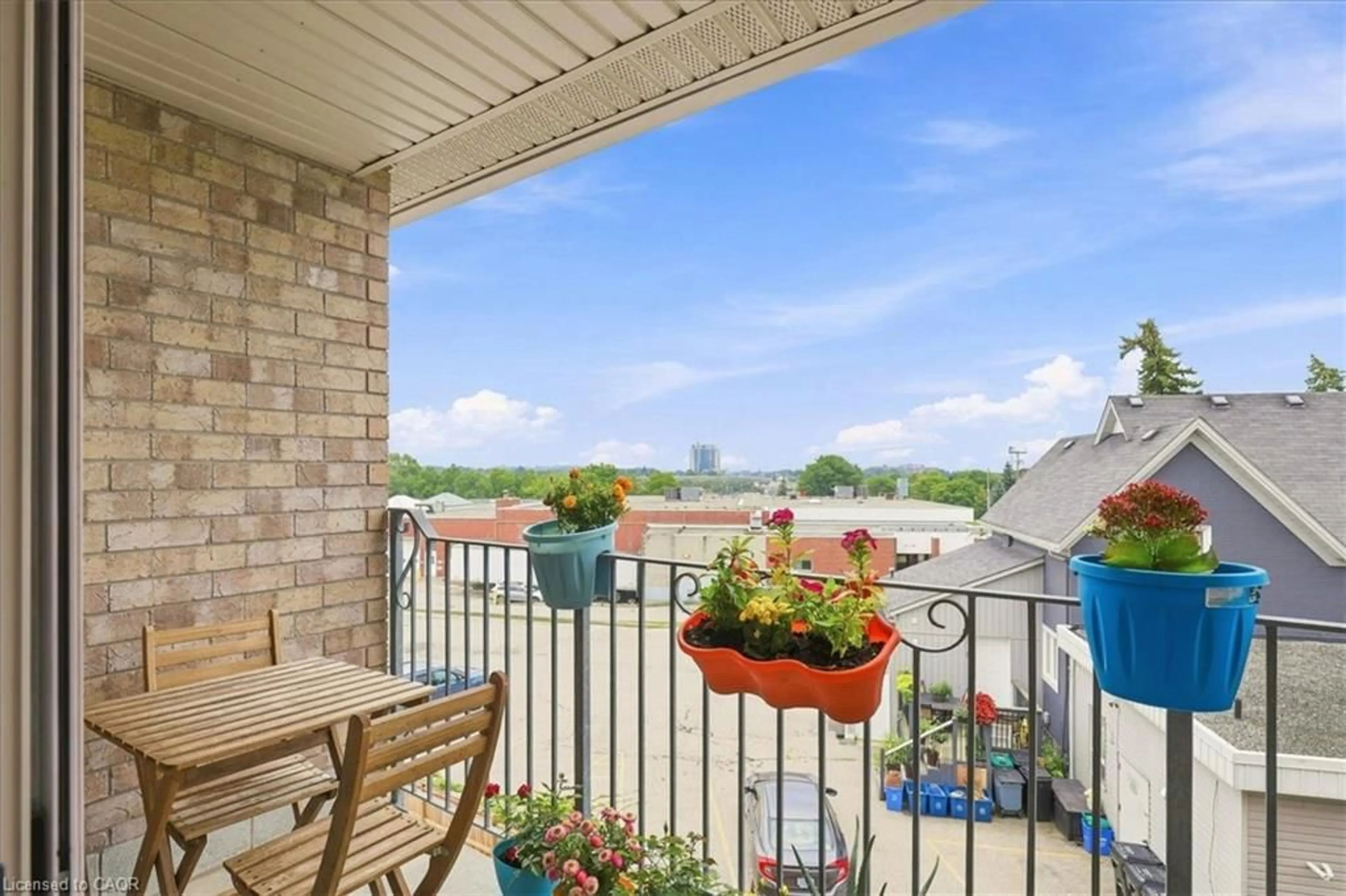 Balcony in the apartment, water/lake/river/ocean view for 1522 King St #403, Kitchener Ontario N2G 2P1