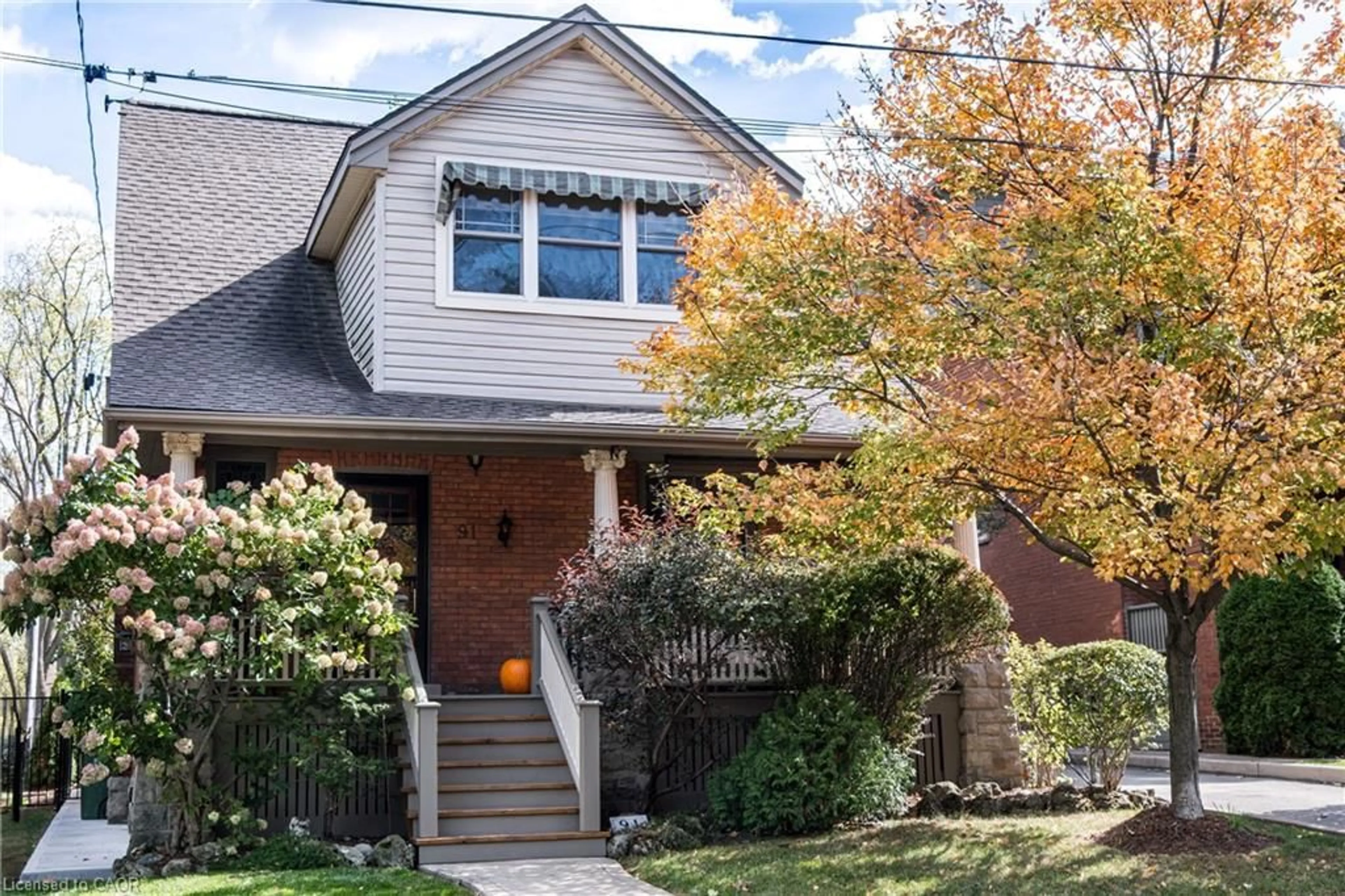 Home with brick exterior material, street for 91 Mountain Ave, Hamilton Ontario L8P 4G3