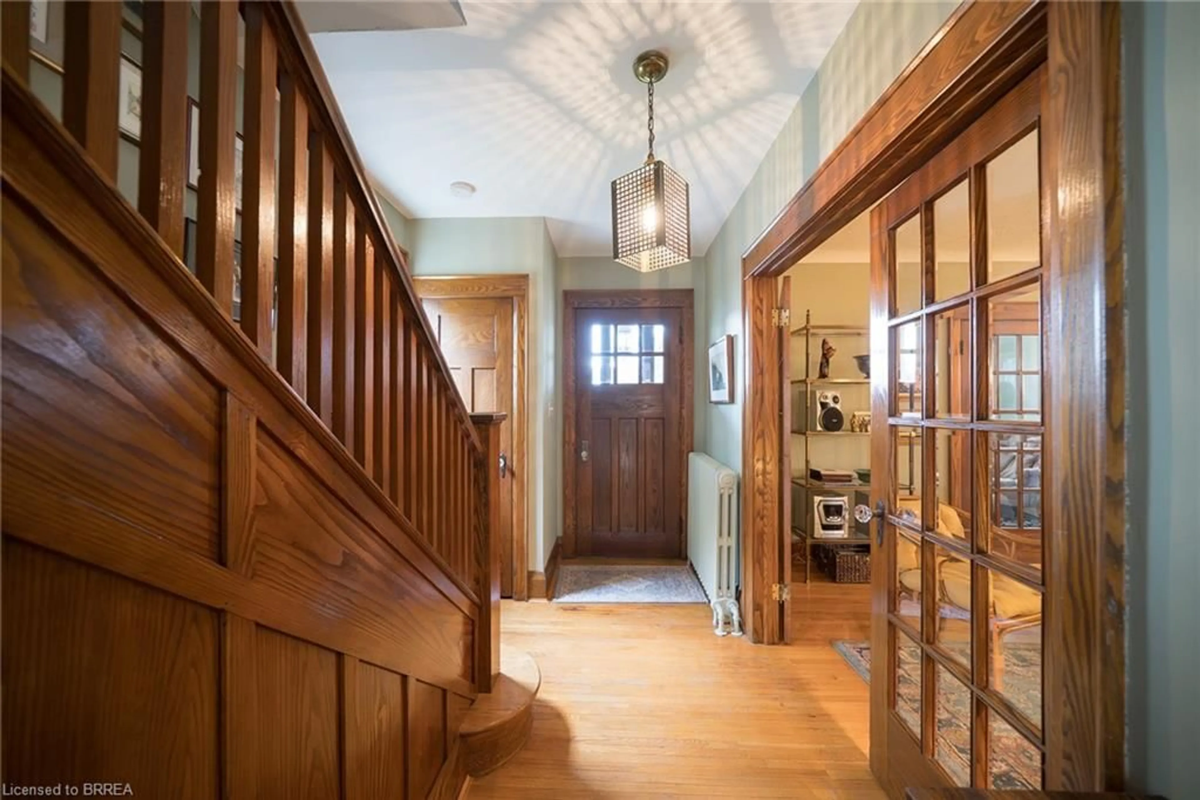 Indoor foyer for 354 West St, Simcoe Ontario N3Y 1T5