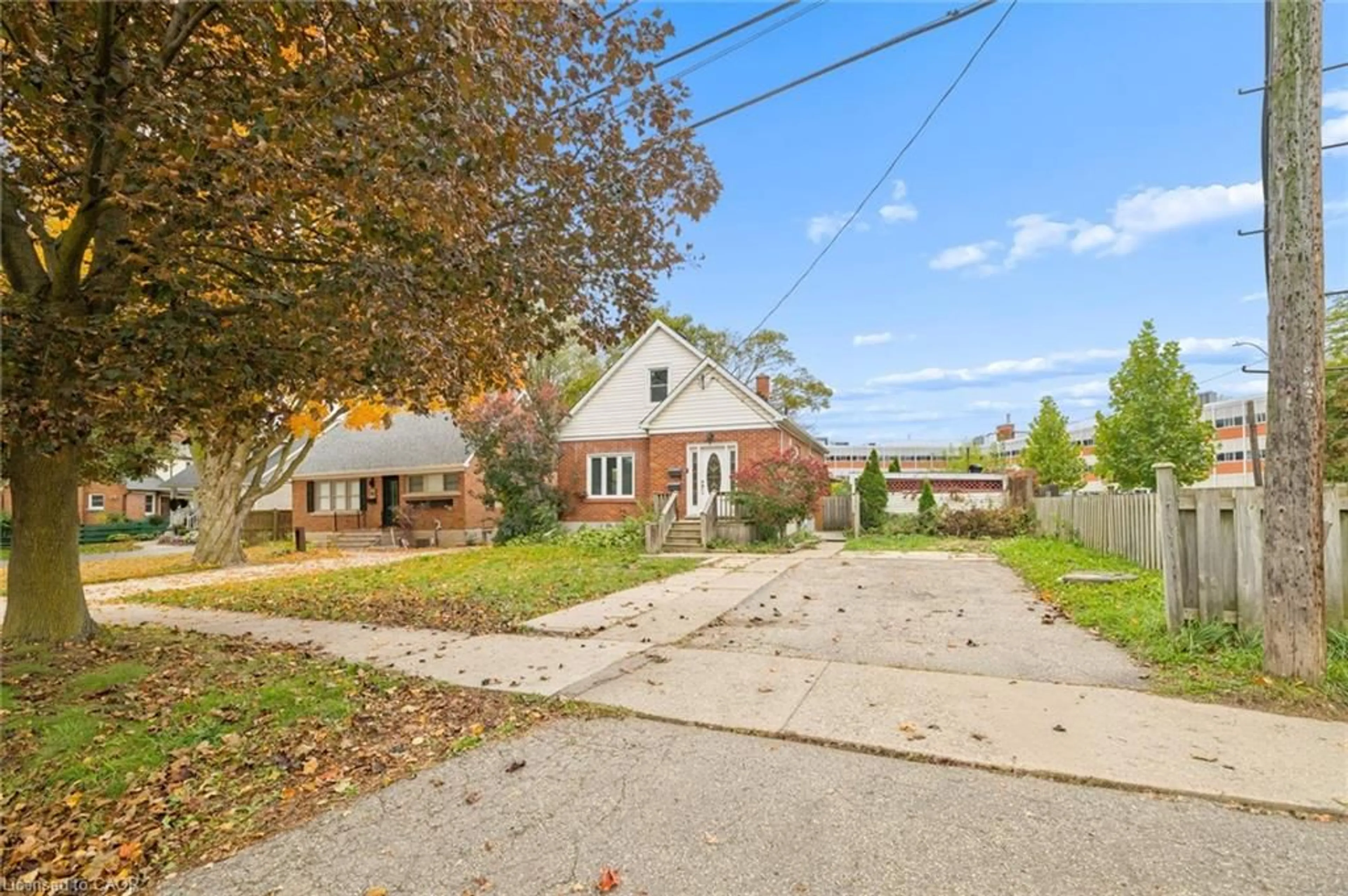 A pic from outside/outdoor area/front of a property/back of a property/a pic from drone, street for 91 Jackson Ave, Kitchener Ontario N2H 3P2