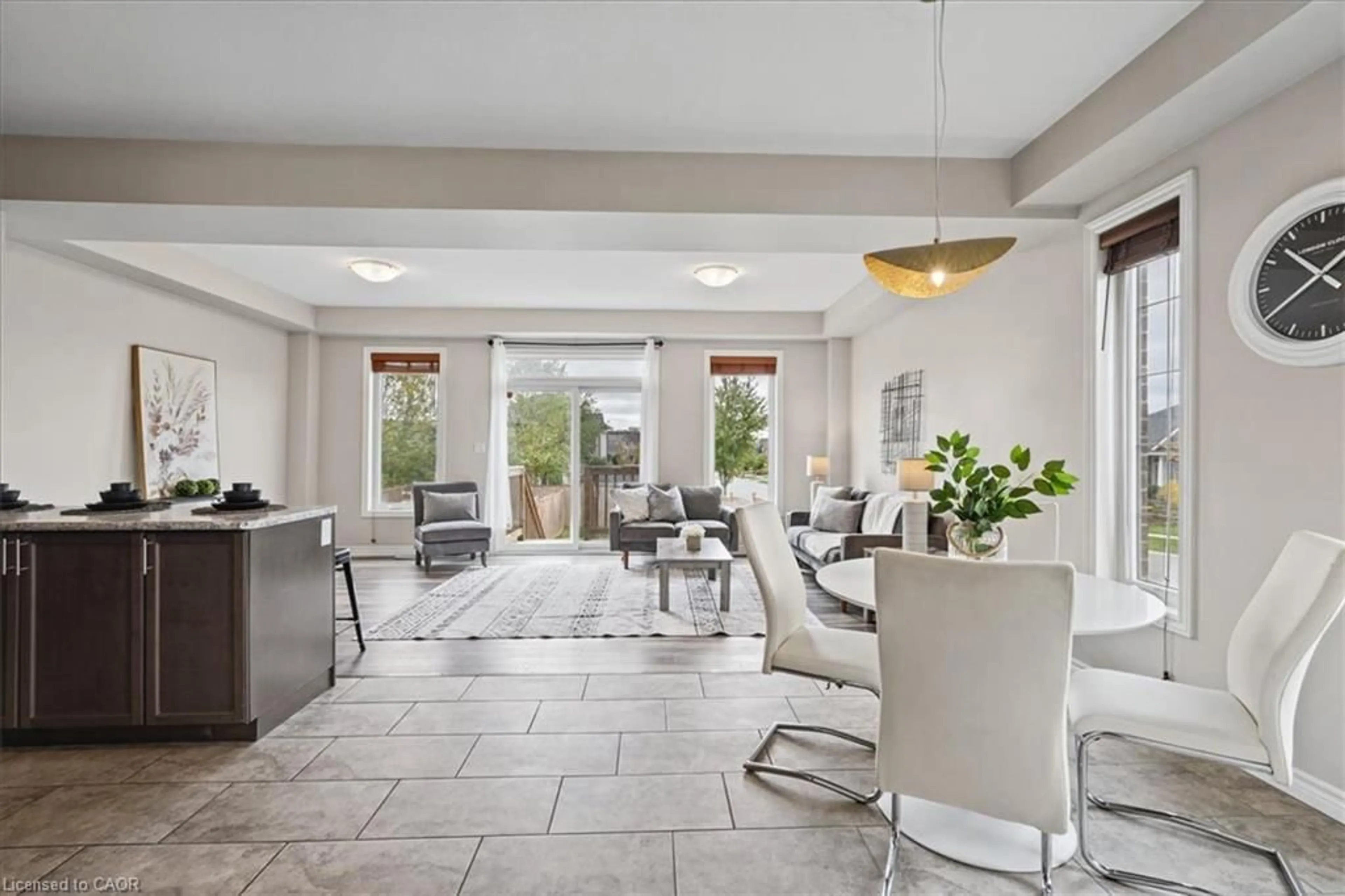 Lobby for 100 Links Cres, Woodstock Ontario N4T 0K7