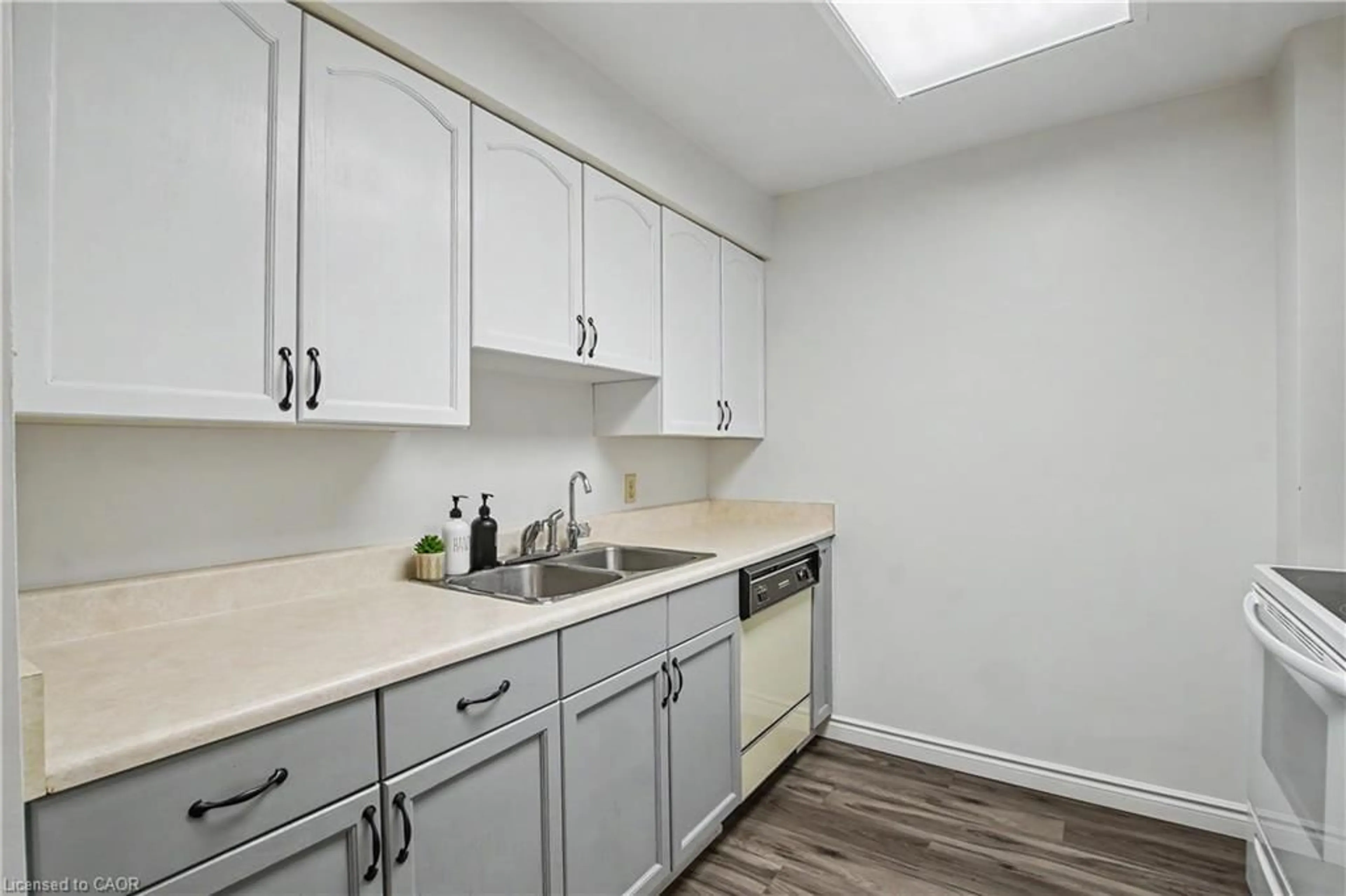 Standard kitchen, unknown for 20 Ellen St #207, Kitchener Ontario N2H 6R7