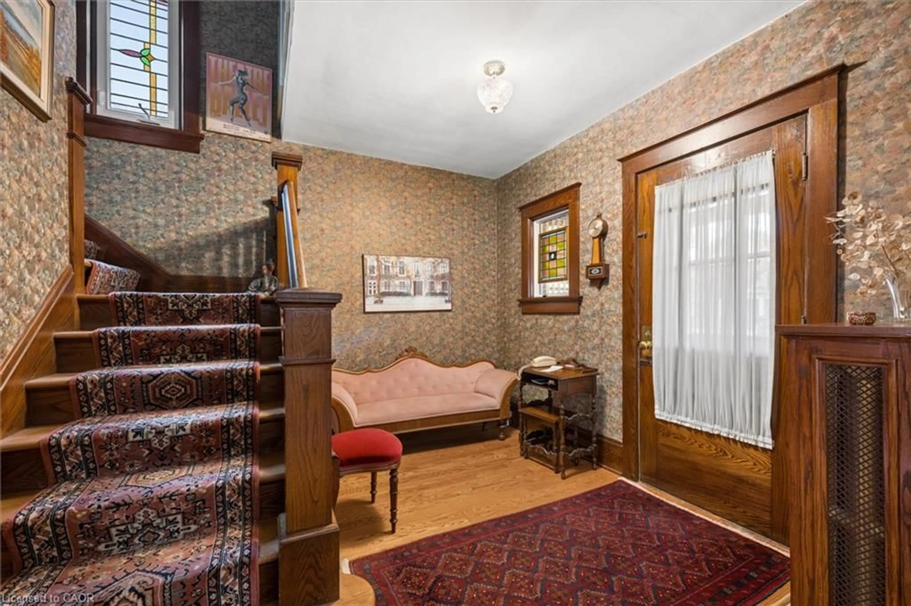 Indoor foyer for 62 Heins Ave, Kitchener Ontario N2G 1Z8