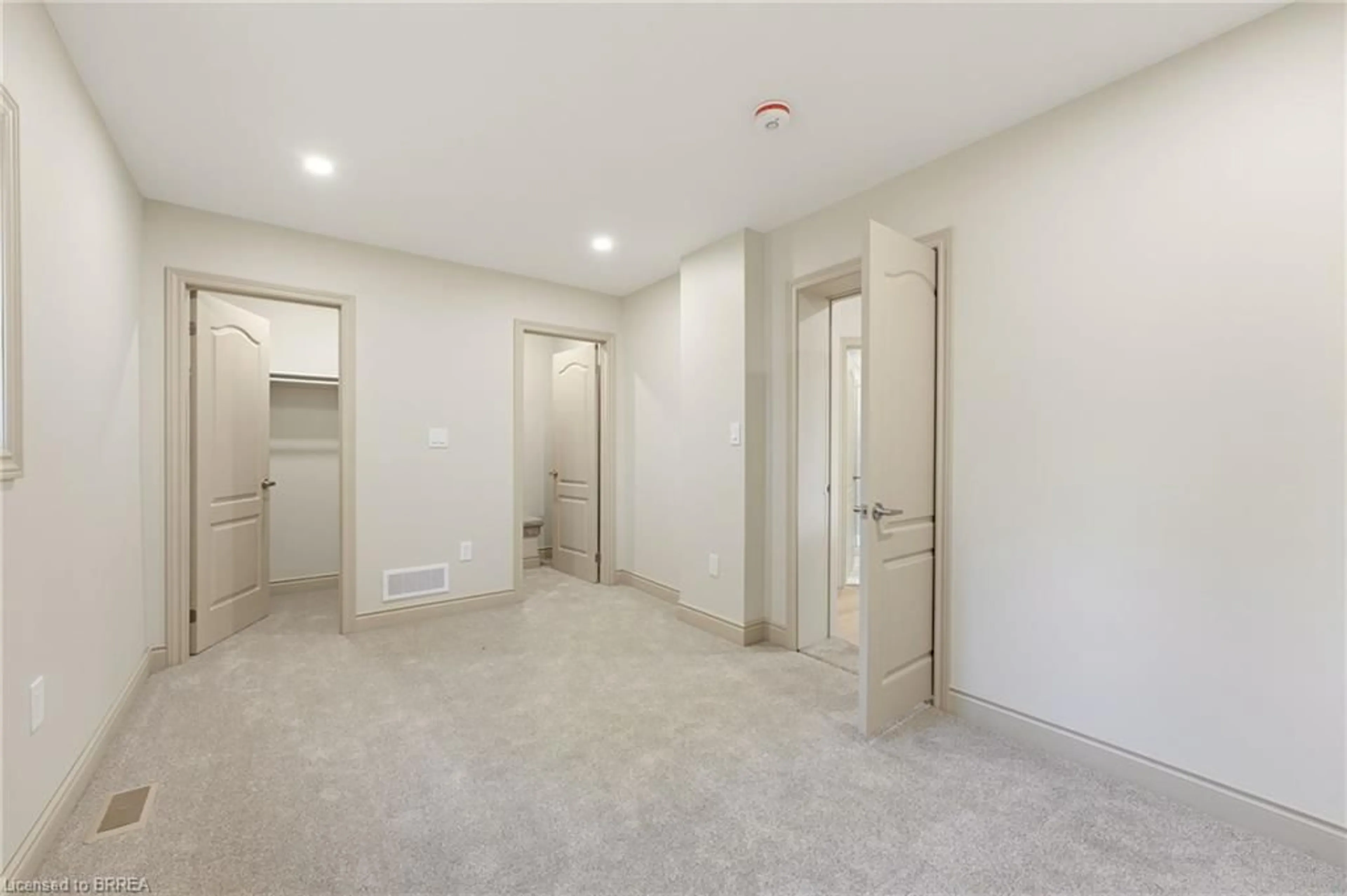 A pic of a room for 14 Bond St, Brantford Ontario N3R 4G5