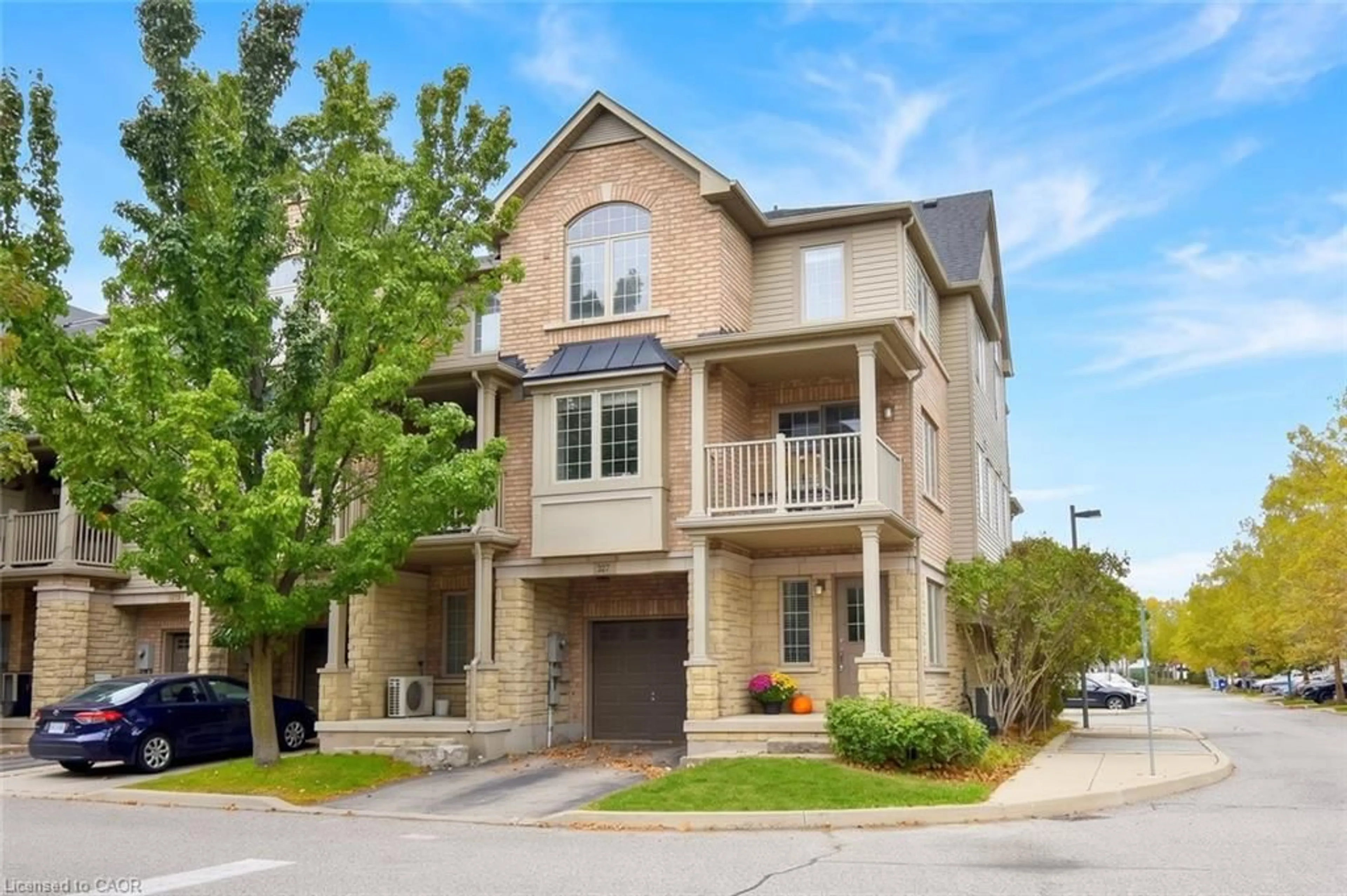 Home with brick exterior material, street for 621 Budgeon Common, Burlington Ontario L7L 0C8