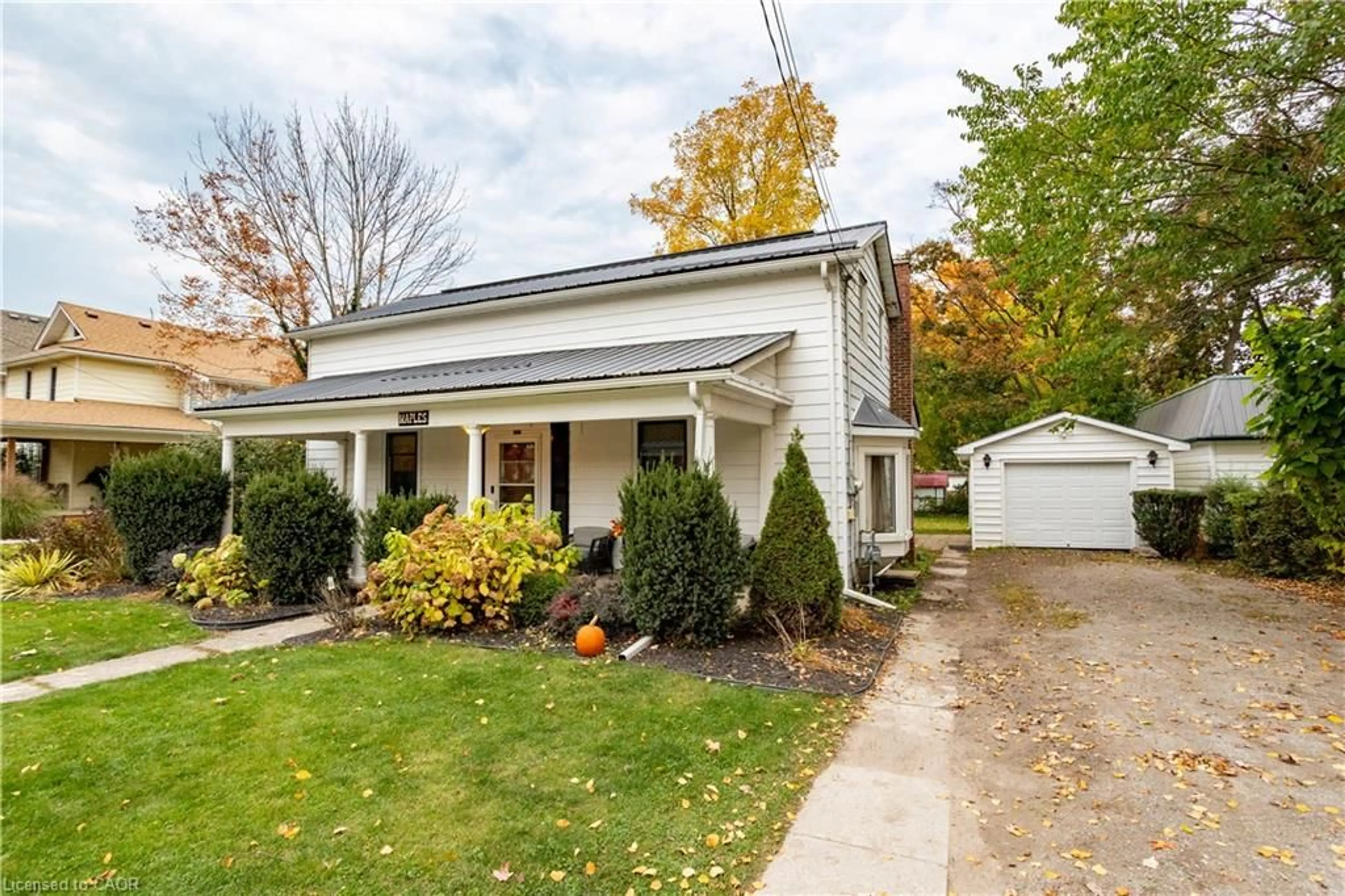 Home with vinyl exterior material, street for 113 Main St, Waterford Ontario N0E 1Y0