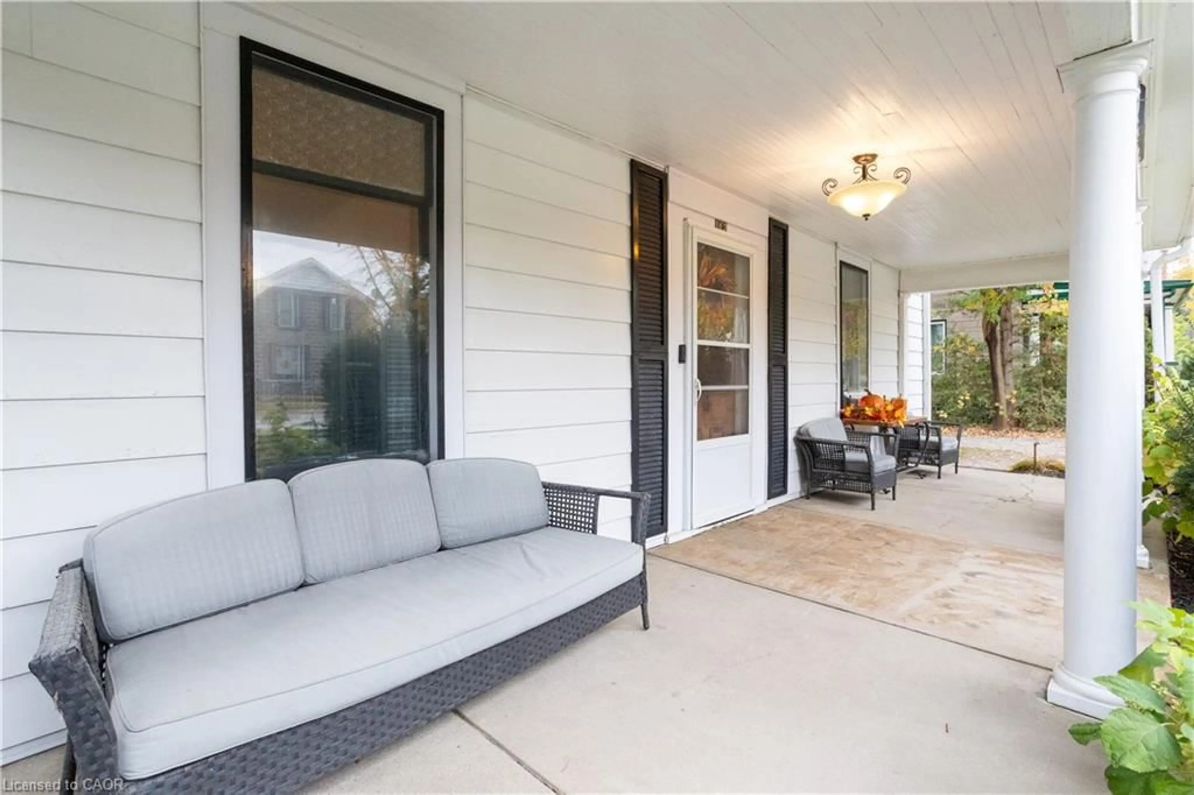 Patio, street for 113 Main St, Waterford Ontario N0E 1Y0