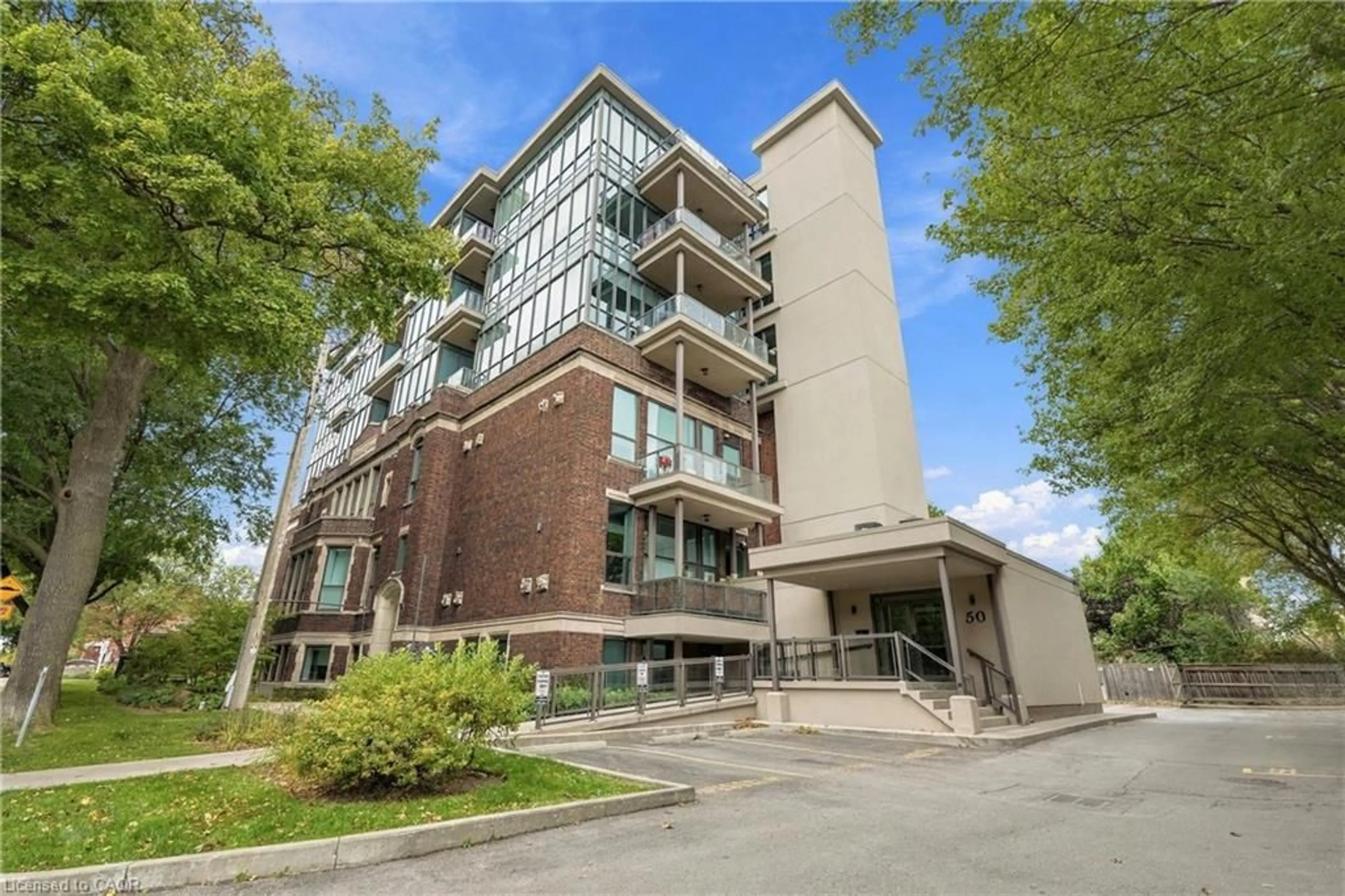 Indoor foyer for 50 Murray St #403, Hamilton Ontario L8L 1B3
