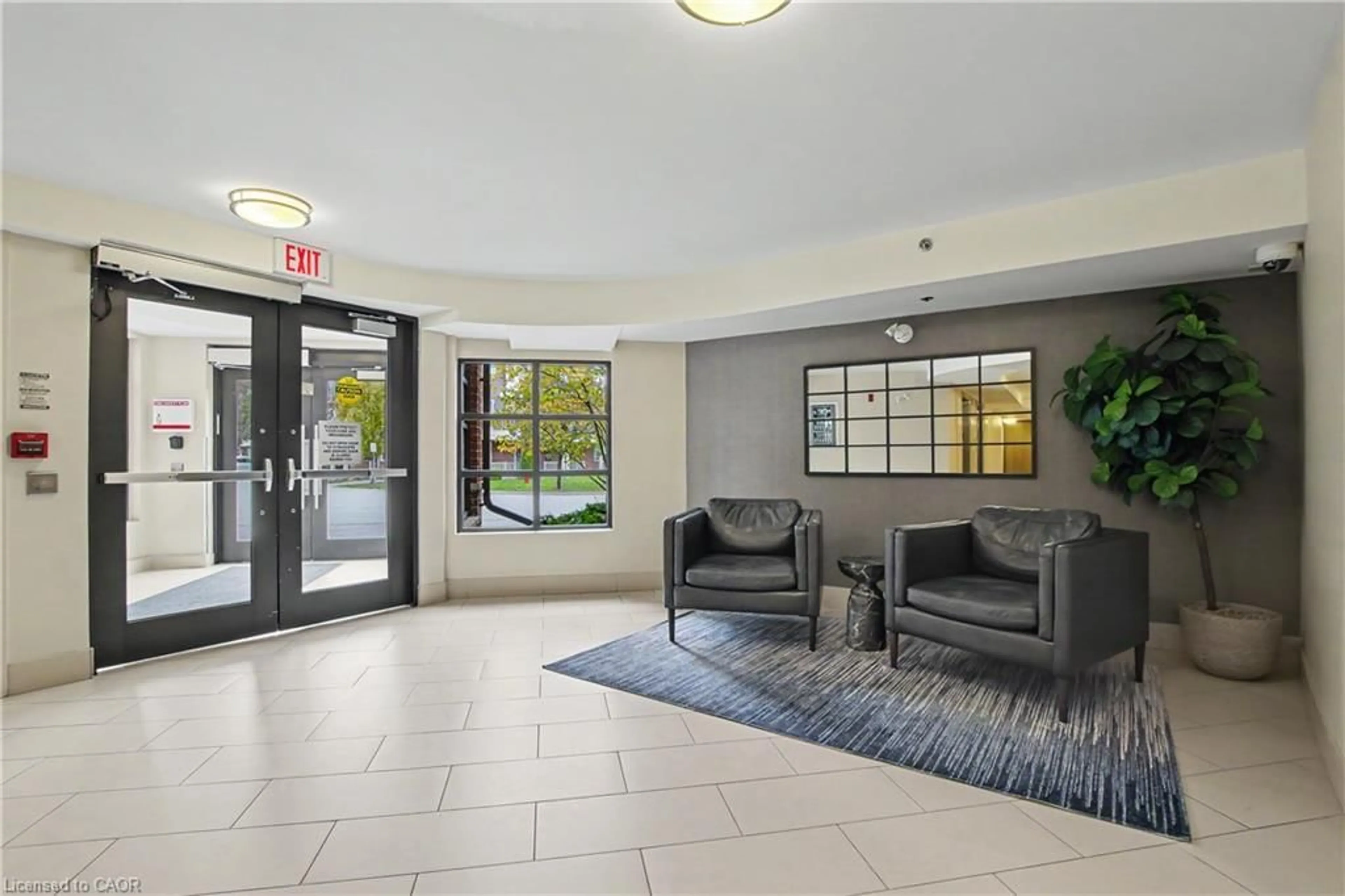 Indoor foyer for 3070 Rotary Way #308, Burlington Ontario L7M 0H1