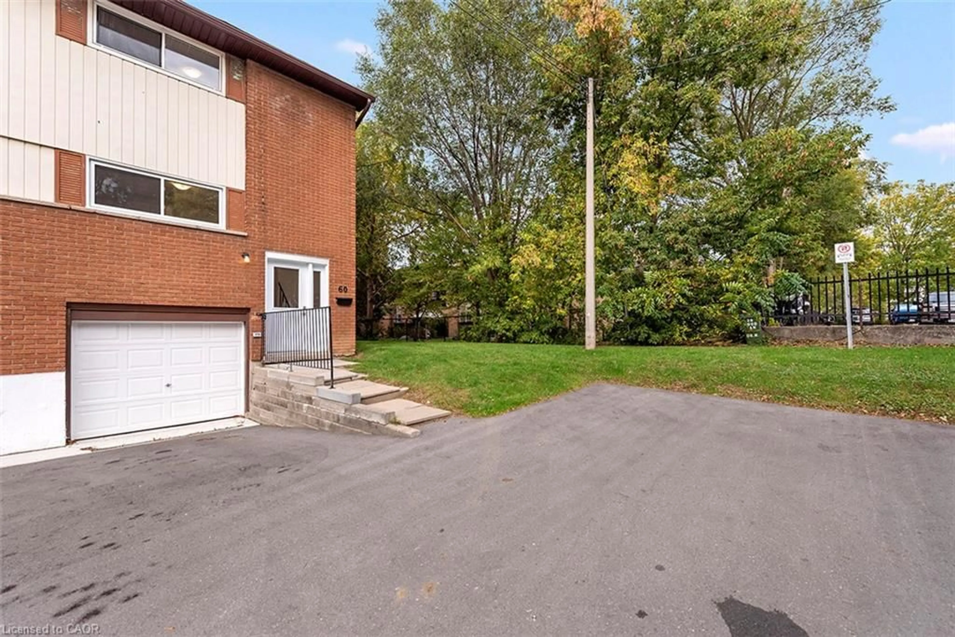 A pic from outside/outdoor area/front of a property/back of a property/a pic from drone, street for 60 Woodman Dr, Hamilton Ontario L8H 2M5