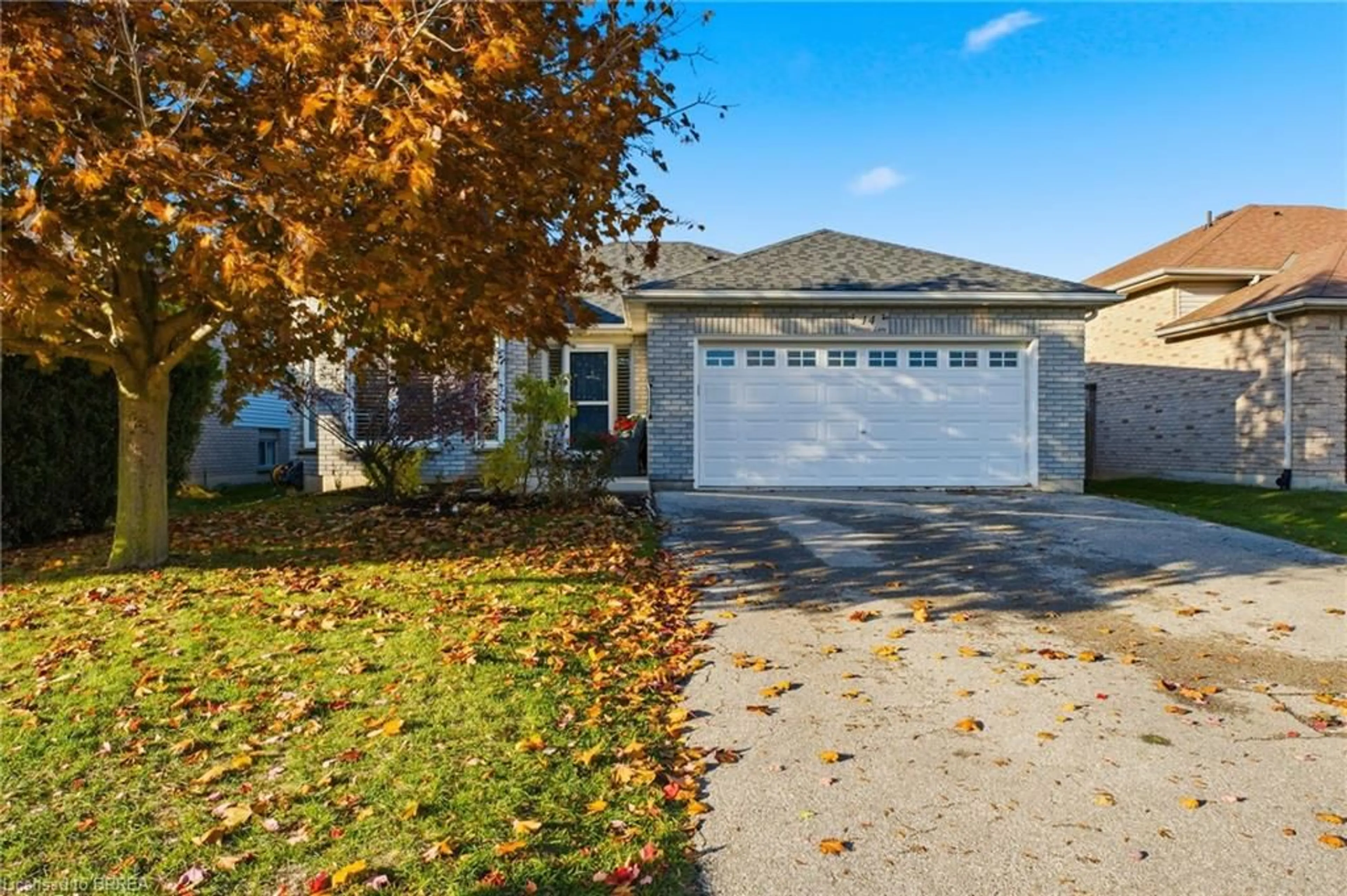 Home with vinyl exterior material, street for 14 Dunton Lane, Paris Ontario N3L 4E2