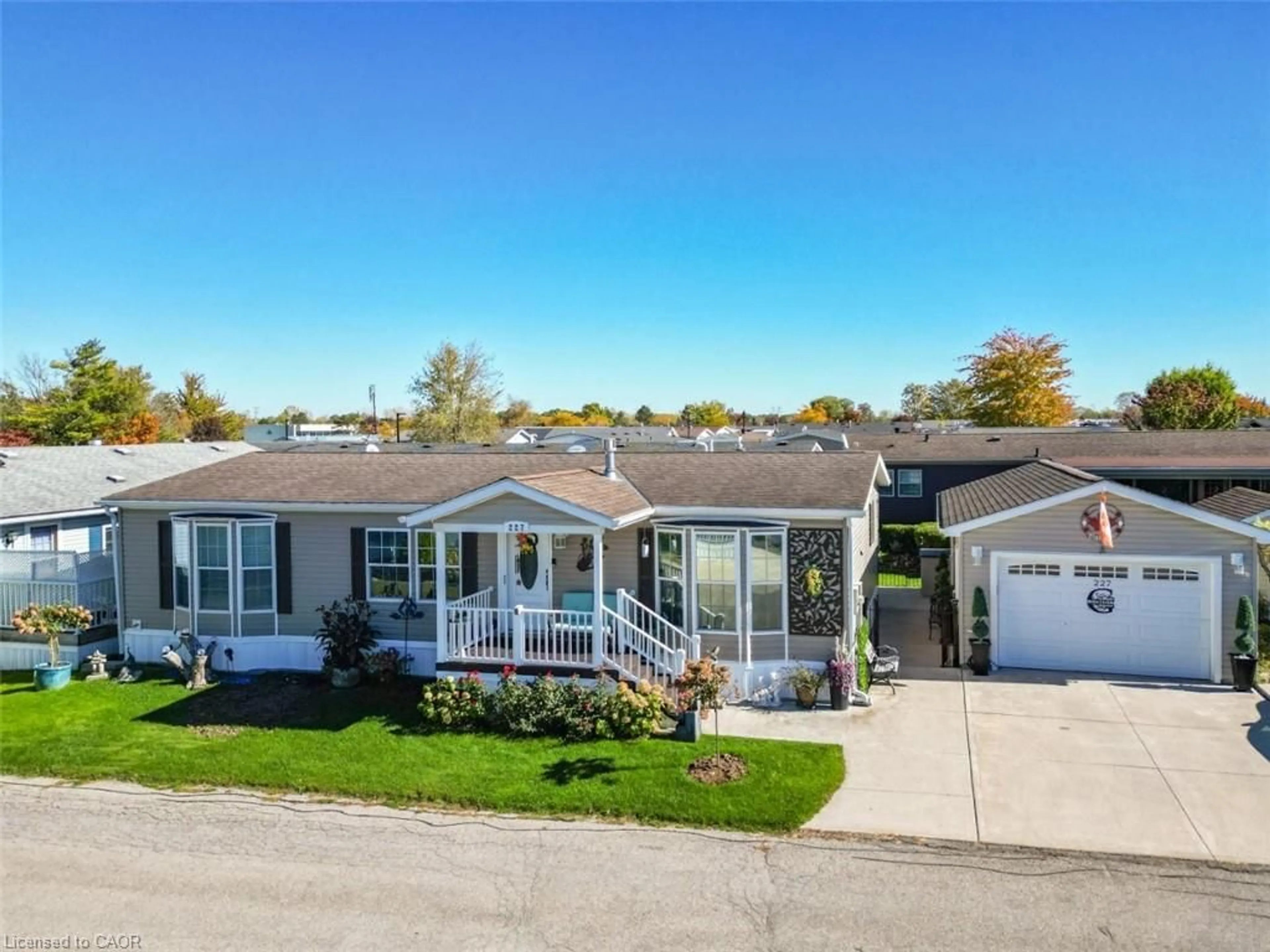 A pic from outside/outdoor area/front of a property/back of a property/a pic from drone, street for 3033 Townline Rd #227, Stevensville Ontario L0S 1S1