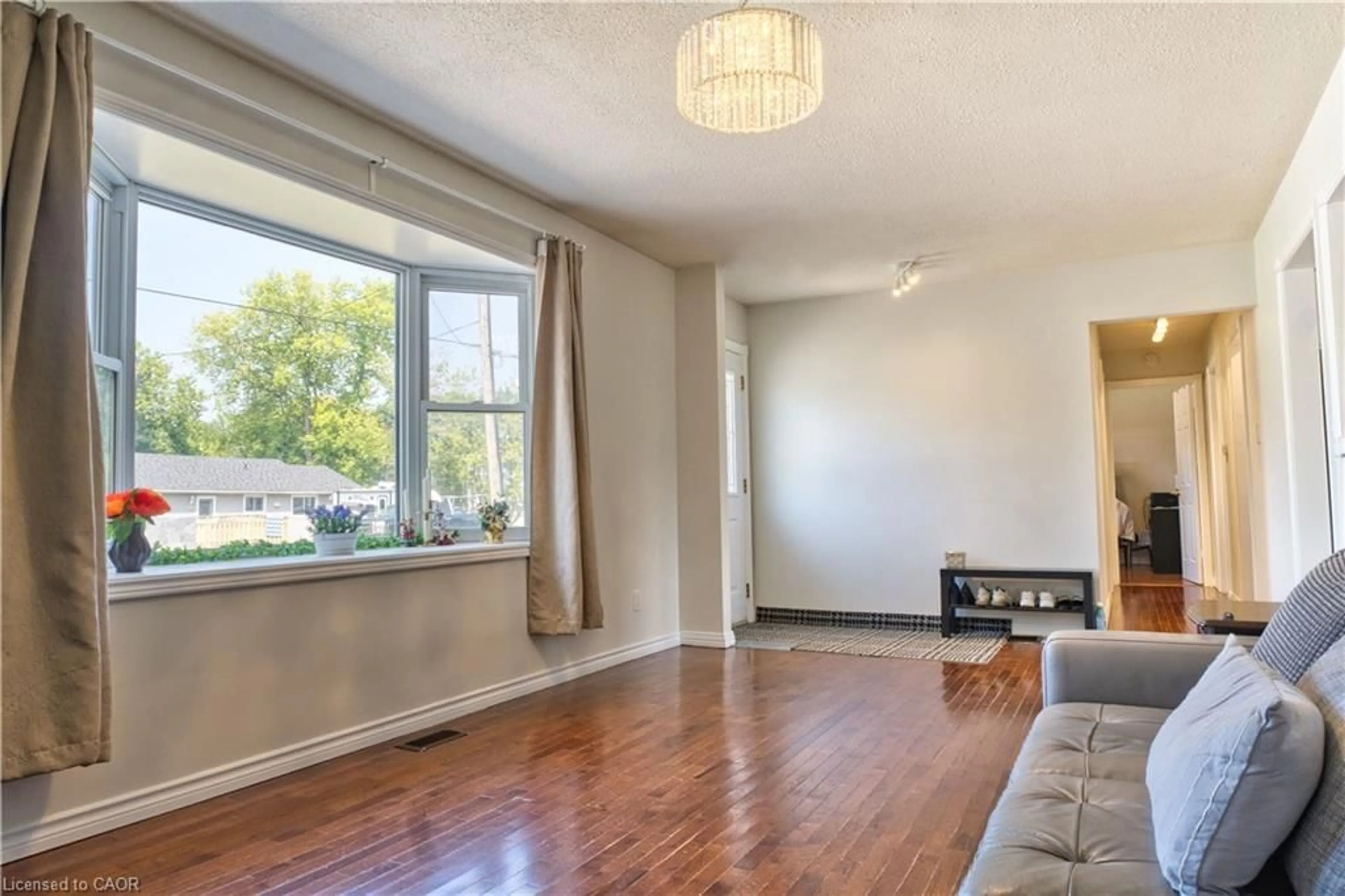 Living room with furniture, wood/laminate floor for 365 Adeline Dr, Georgina Ontario L4P 3C4