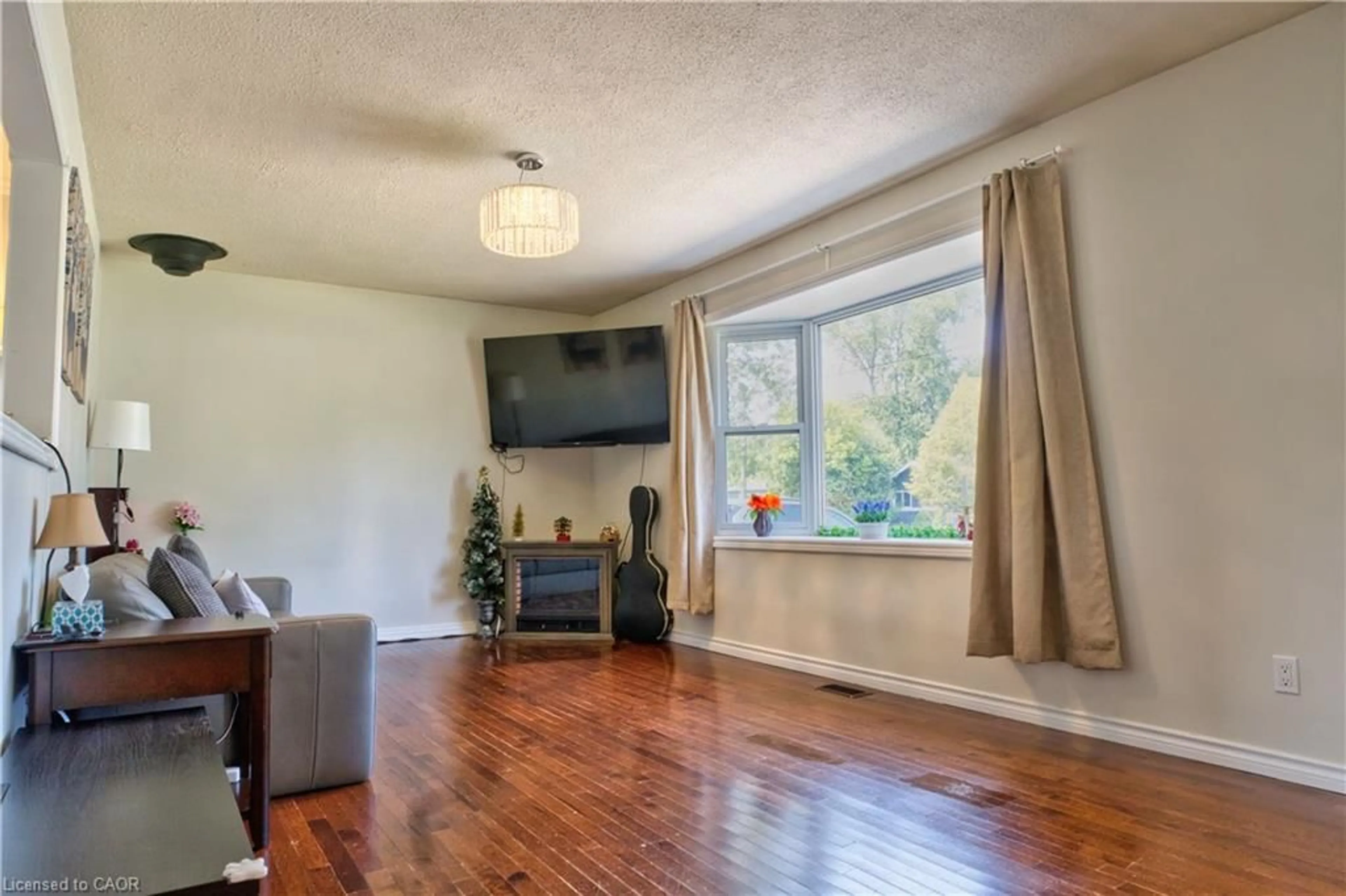 A pic of a room for 365 Adeline Dr, Georgina Ontario L4P 3C4