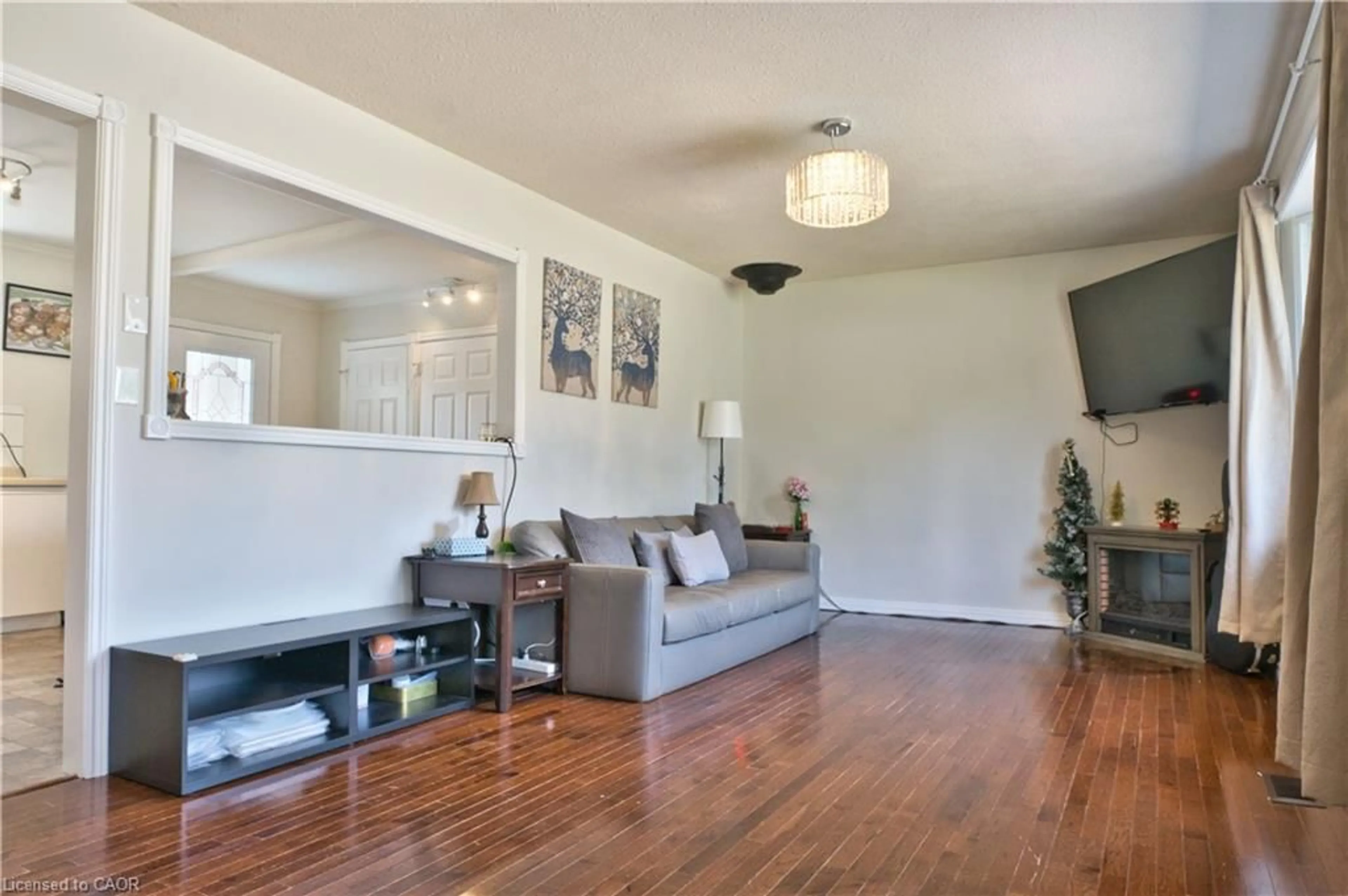 Living room with furniture, wood/laminate floor for 365 Adeline Dr, Georgina Ontario L4P 3C4
