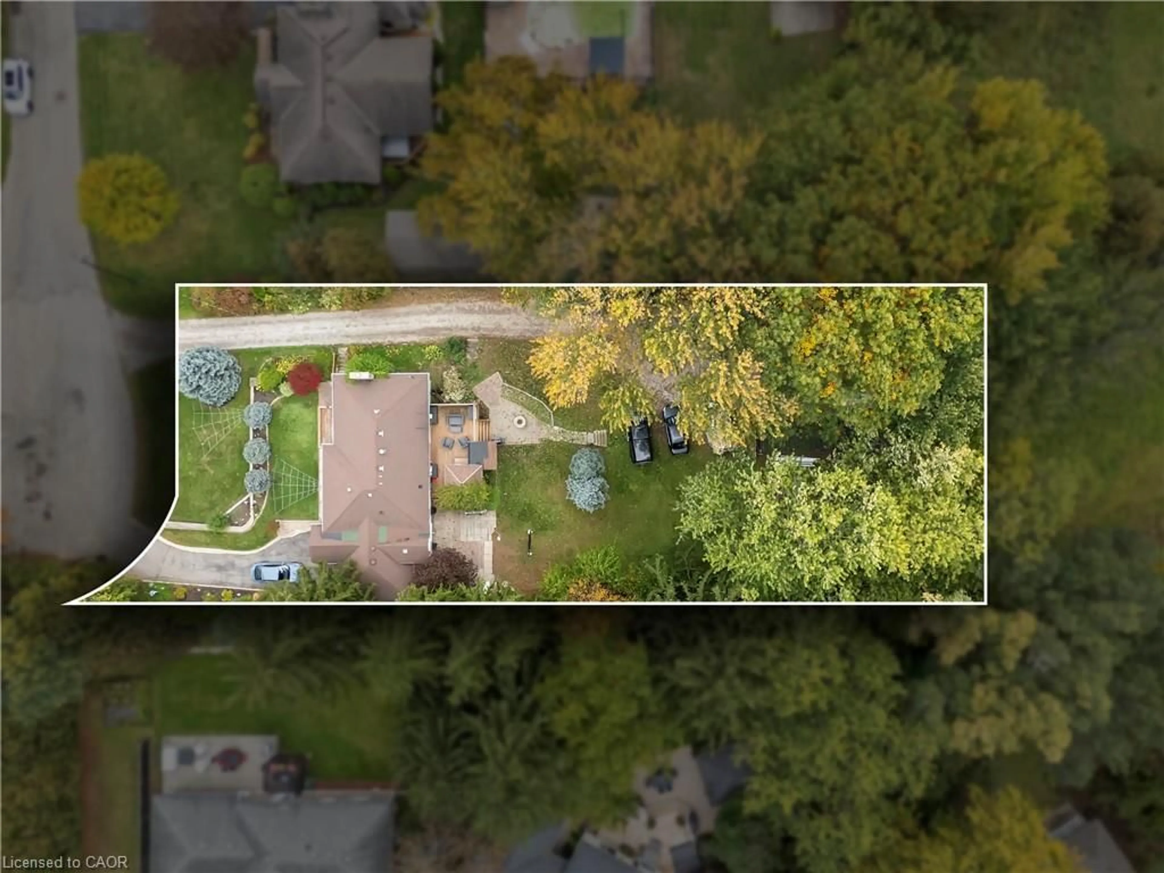 A pic from outside/outdoor area/front of a property/back of a property/a pic from drone, street for 284 Mapledene Dr, Ancaster Ontario L9G 2K2
