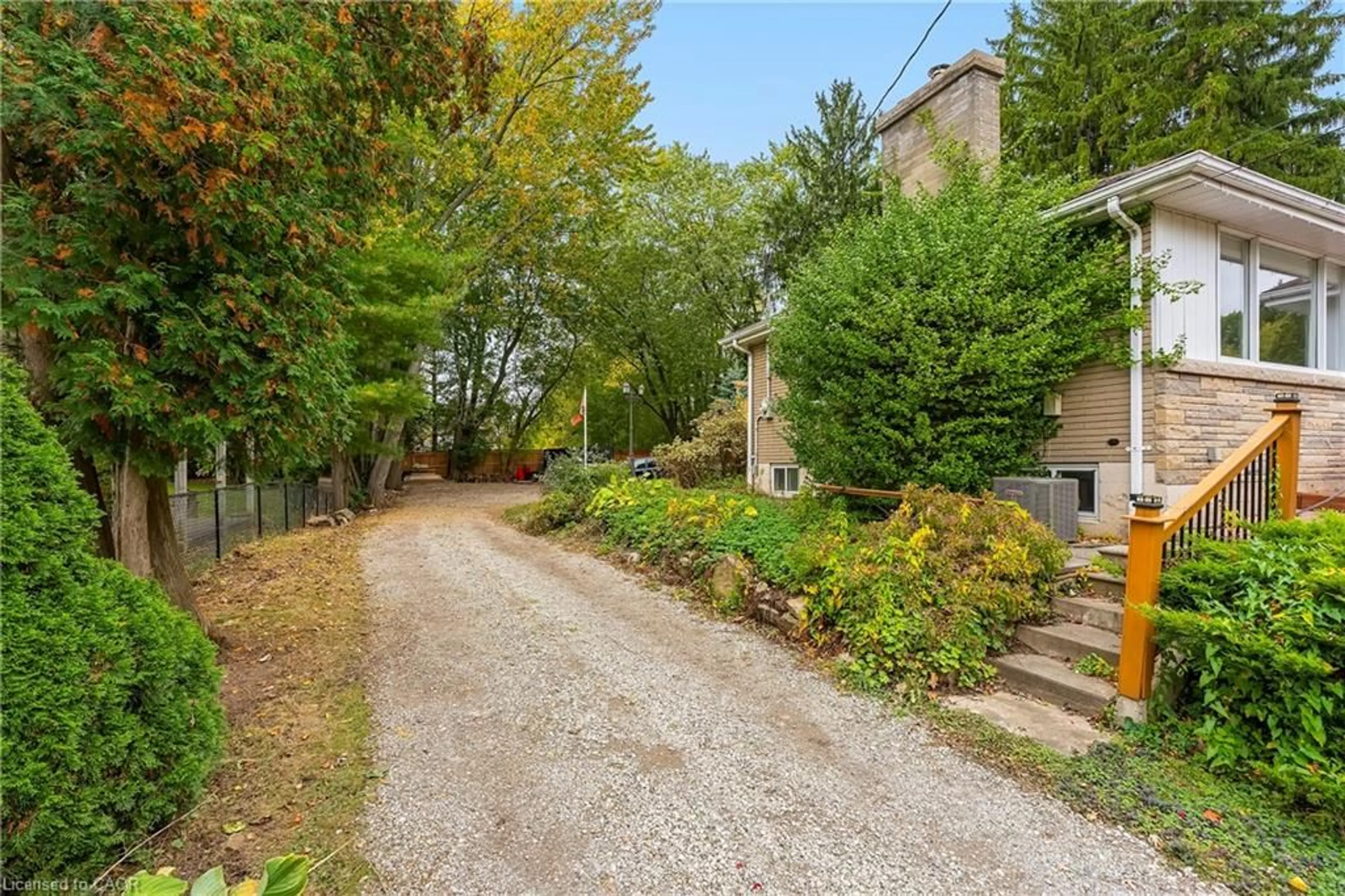 Patio, street for 284 Mapledene Dr, Ancaster Ontario L9G 2K2