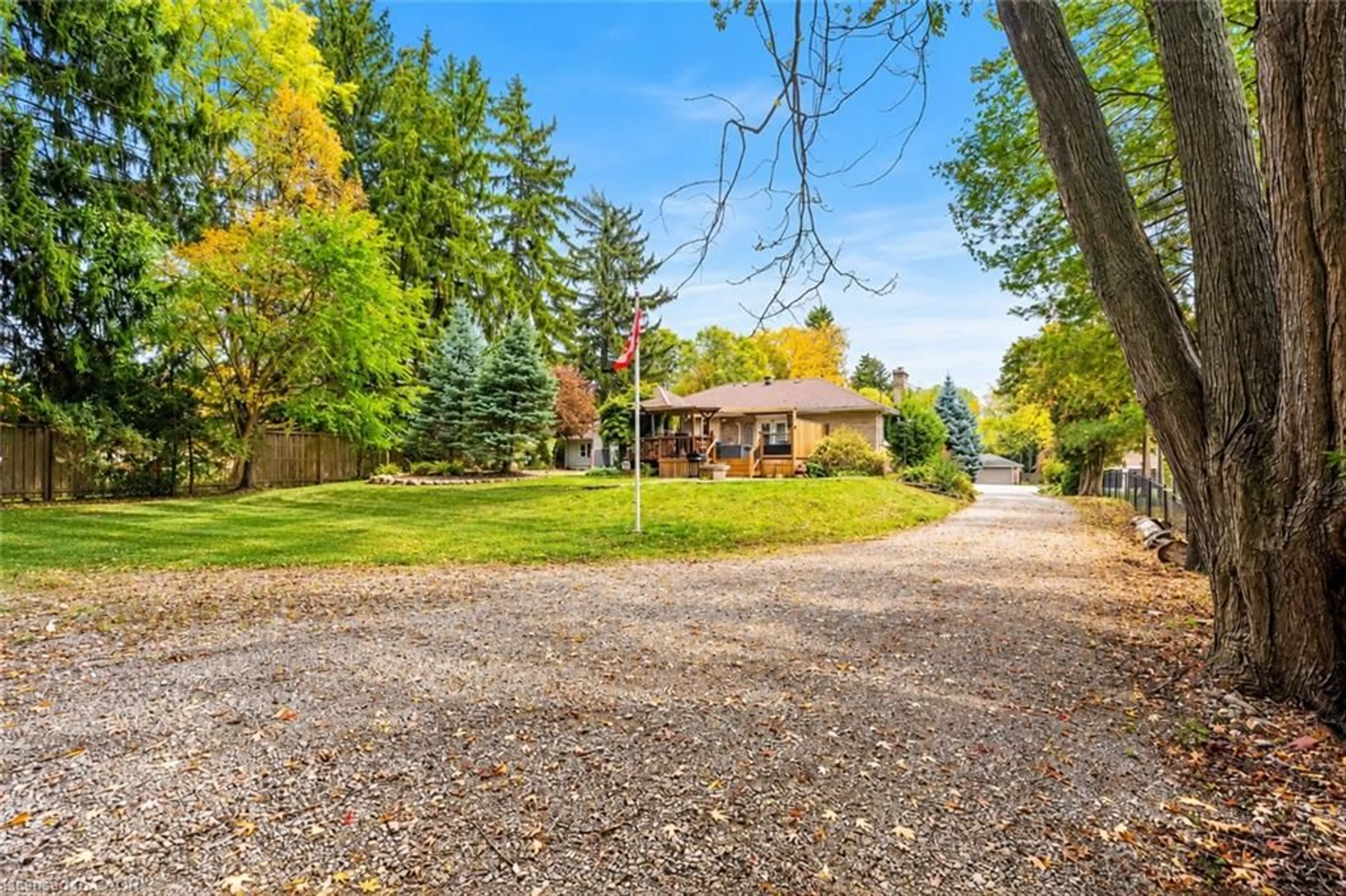 A pic from outside/outdoor area/front of a property/back of a property/a pic from drone, unknown for 284 Mapledene Dr, Ancaster Ontario L9G 2K2
