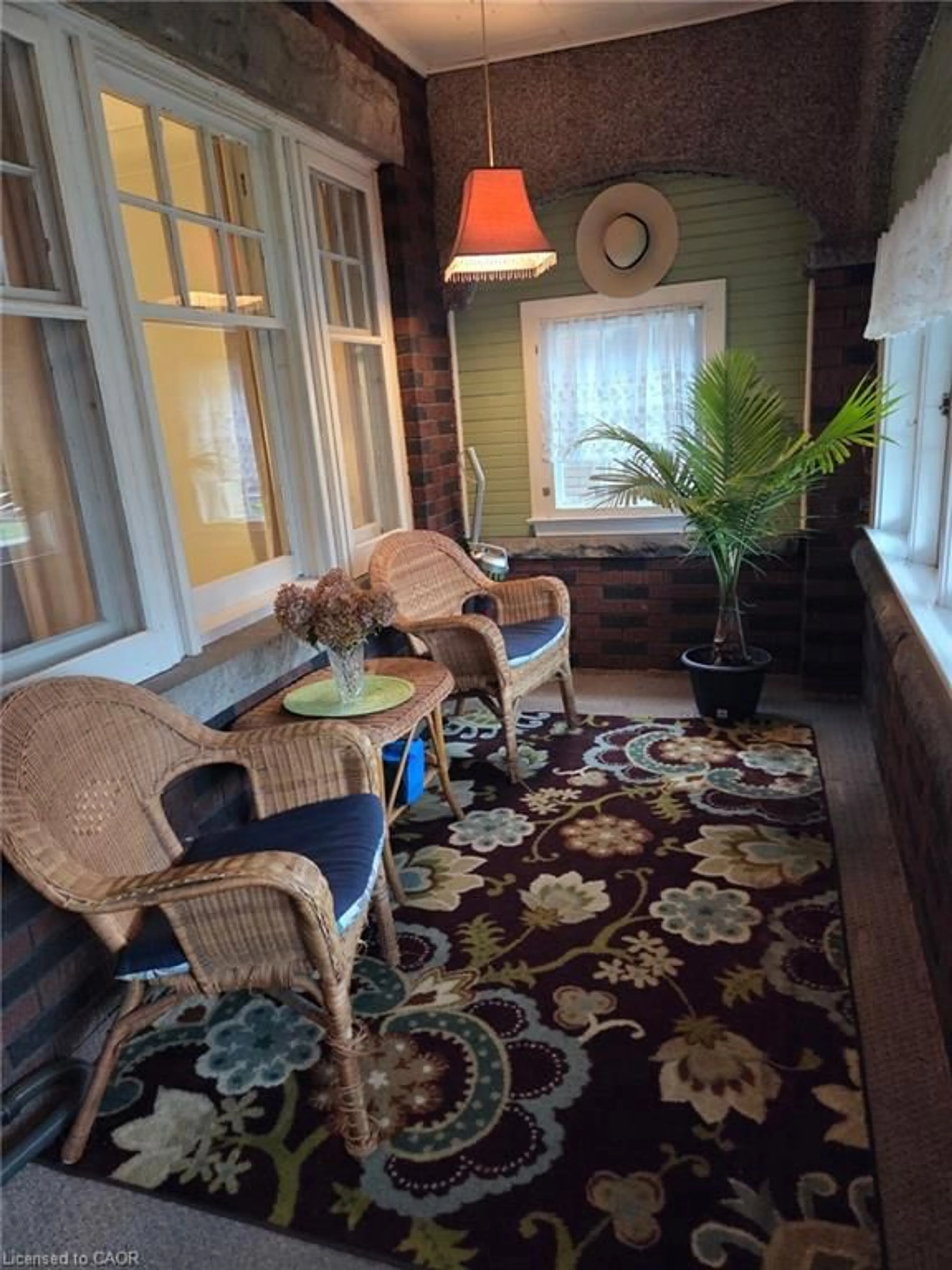 Indoor entryway for 178 Tragina Ave, Hamilton Ontario L8H 5C8