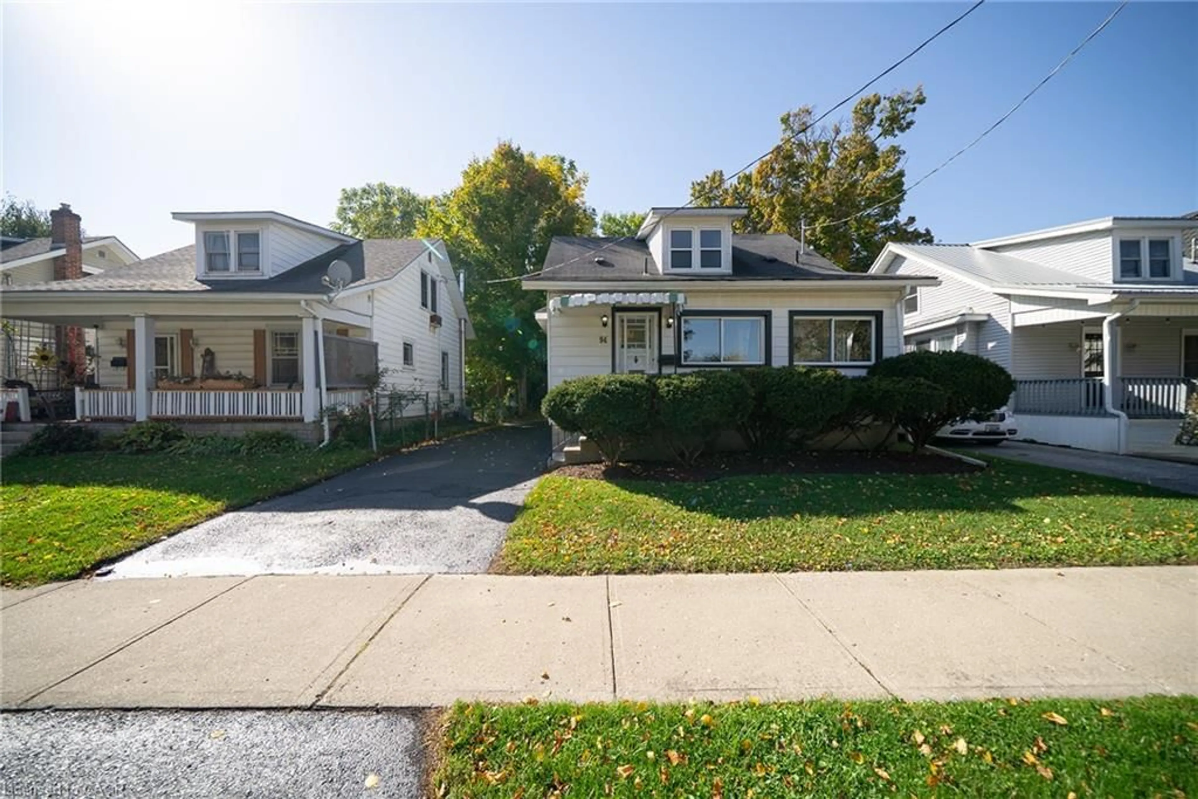 A pic from outside/outdoor area/front of a property/back of a property/a pic from drone, street for 94 Brook St, Simcoe Ontario N3Y 3G5