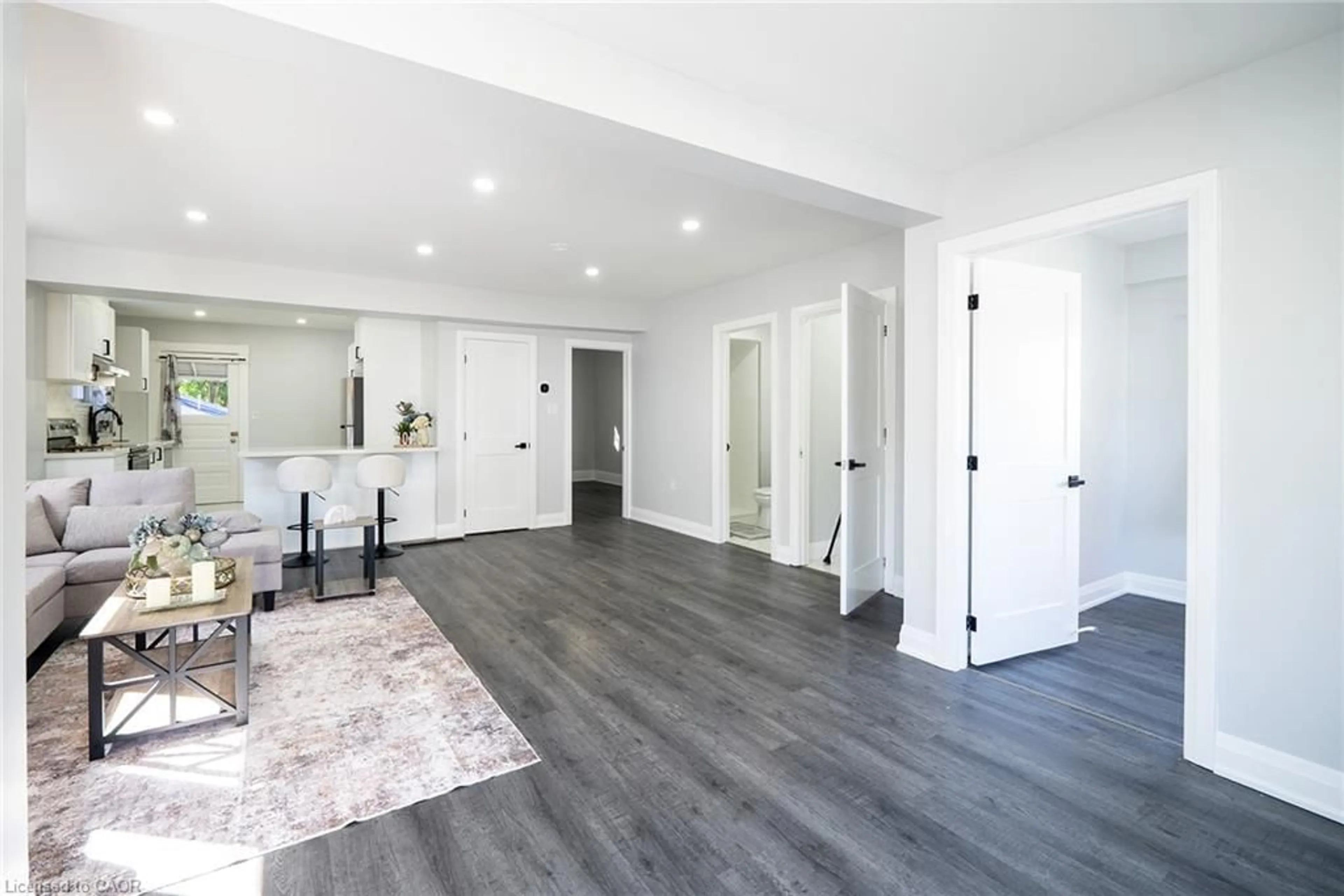 Indoor entryway for 94 Brook St, Simcoe Ontario N3Y 3G5