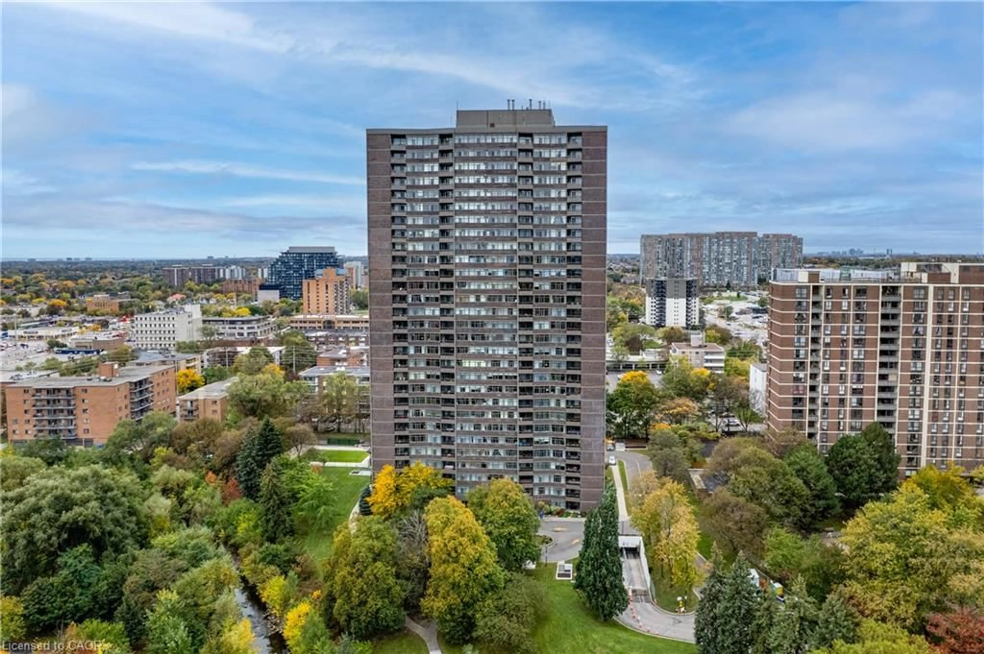A pic from outside/outdoor area/front of a property/back of a property/a pic from drone, city buildings view from balcony for 3100 Kirwin Ave #Ph04, Mississauga Ontario L5A 3S6