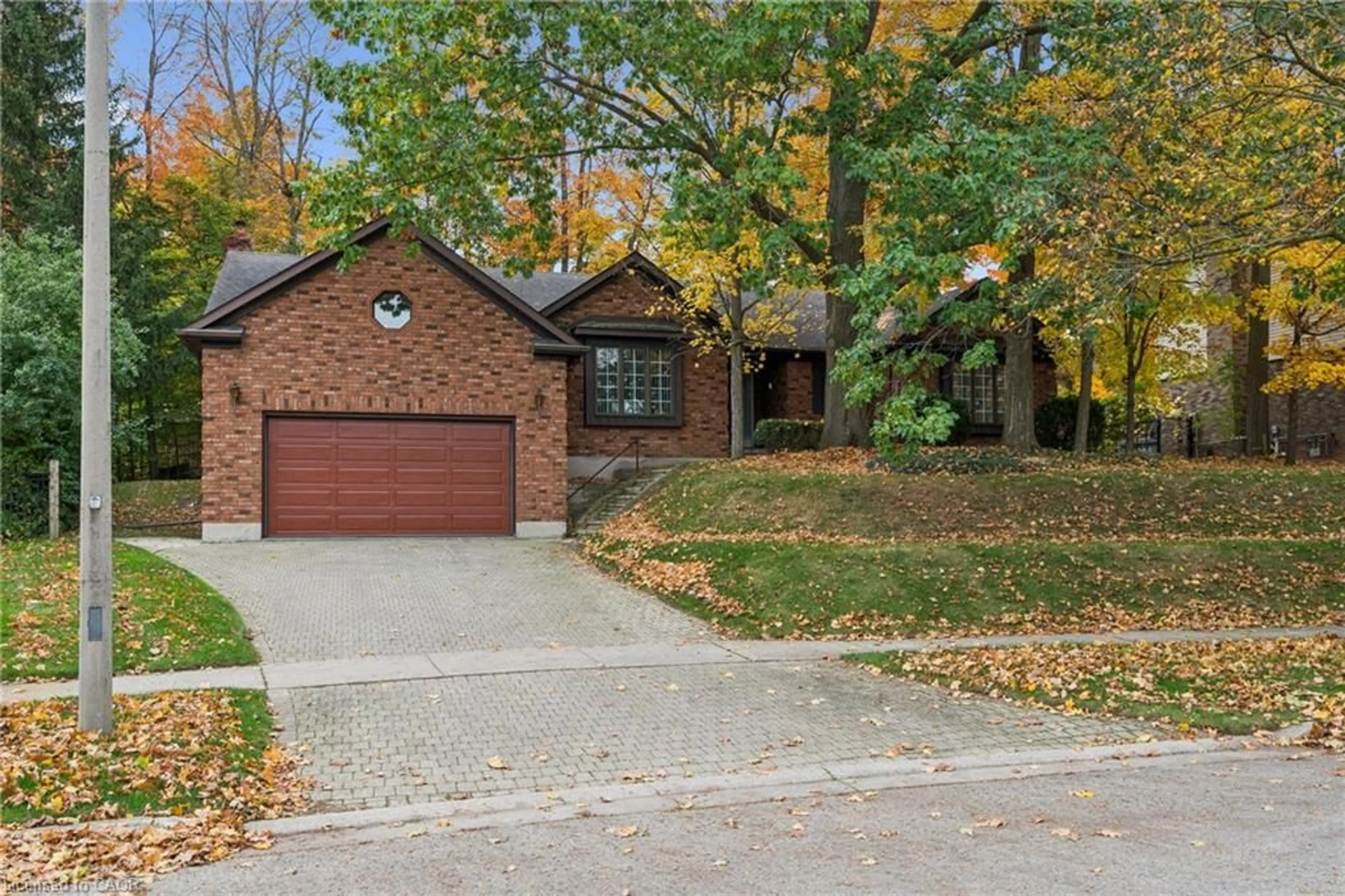 Home with brick exterior material, street for 35 Huntingdale Dr, Kitchener Ontario N2A 3K5