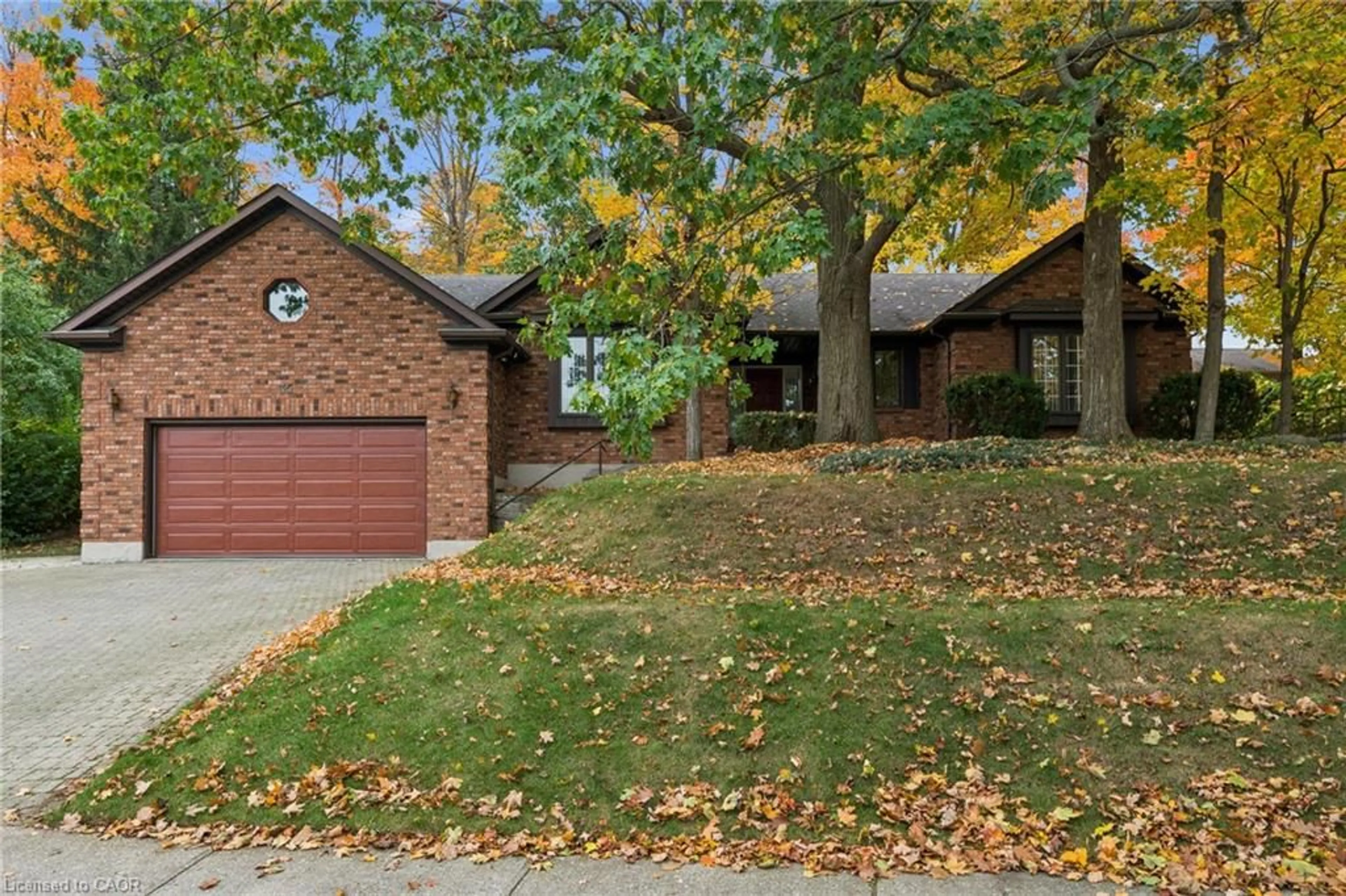 Home with brick exterior material, street for 35 Huntingdale Dr, Kitchener Ontario N2A 3K5