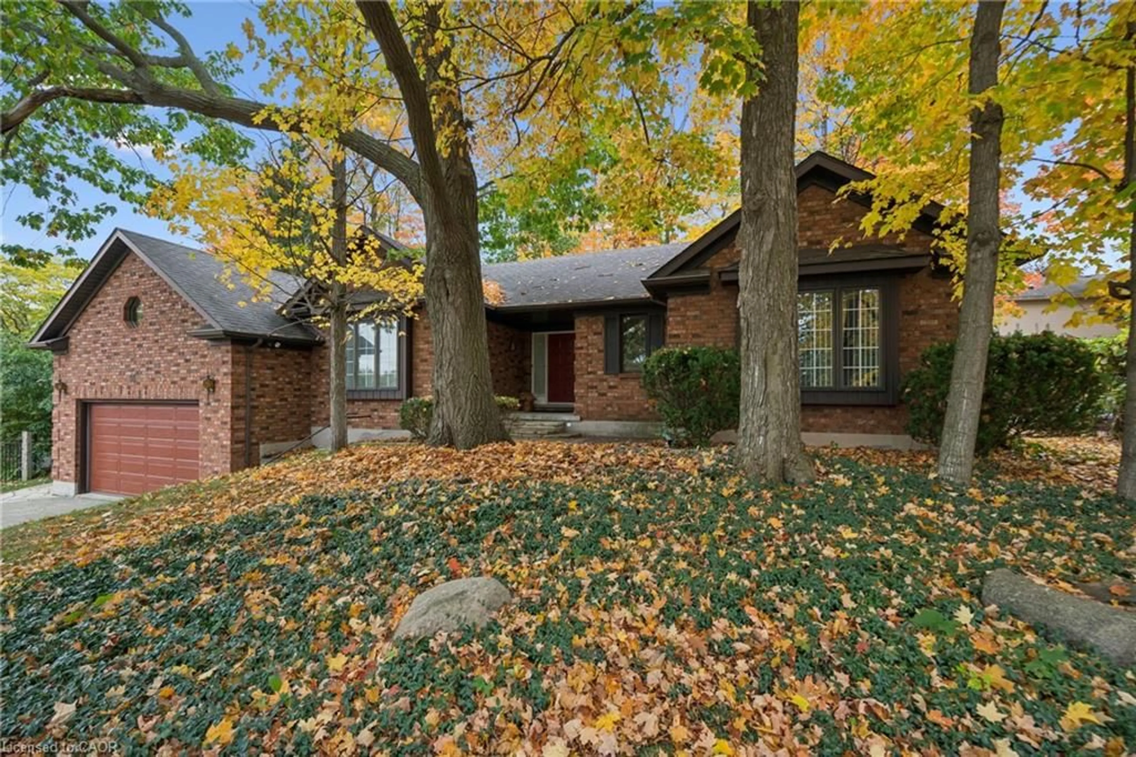 Home with brick exterior material, street for 35 Huntingdale Dr, Kitchener Ontario N2A 3K5