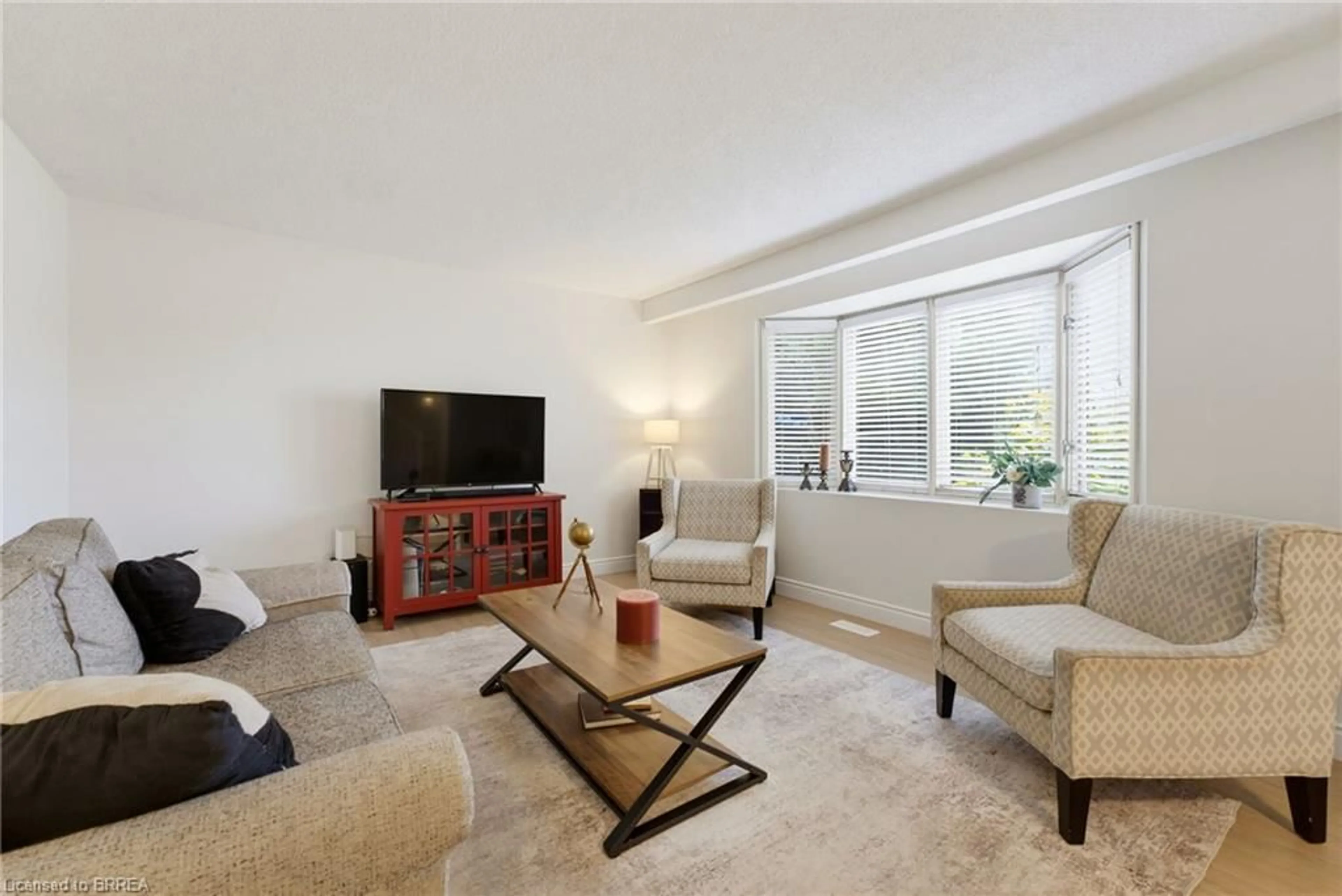 Living room with furniture, unknown for 46 Garden Cres, Paris Ontario N3L 3T4