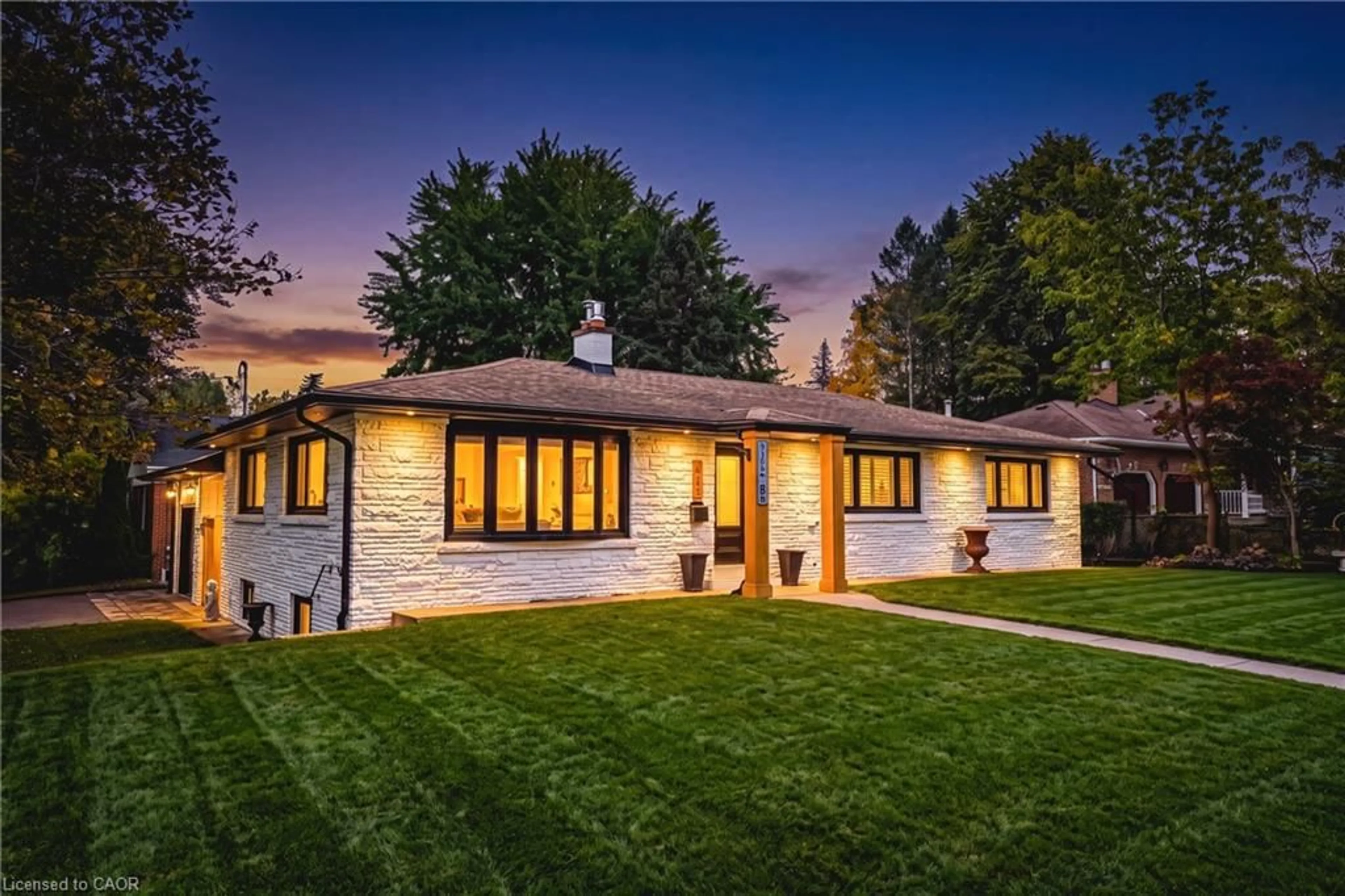 Home with brick exterior material, street for 915 Tanager Ave, Burlington Ontario L7T 2Y1