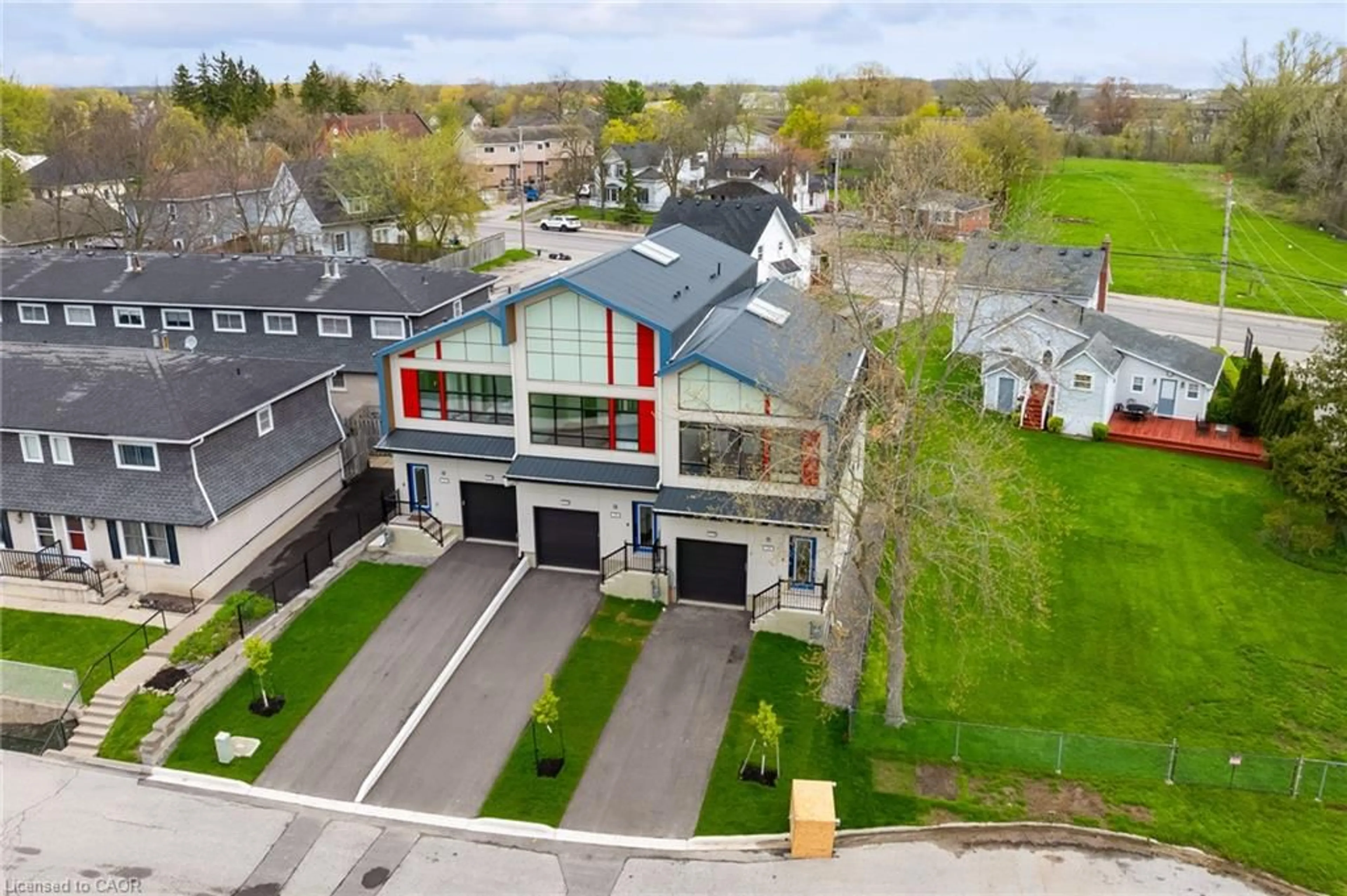 A pic from outside/outdoor area/front of a property/back of a property/a pic from drone, street for 154 Mill St, Smithville Ontario L0R 2A0